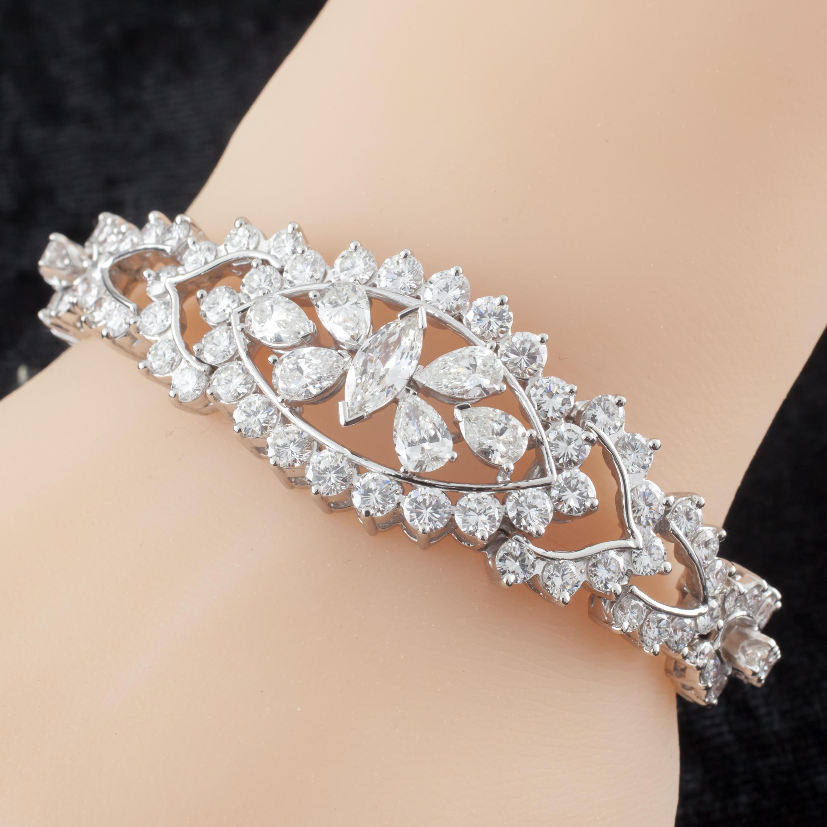 20.00 Carat Diamond Ornate Platinum Bangle Bracelet 3