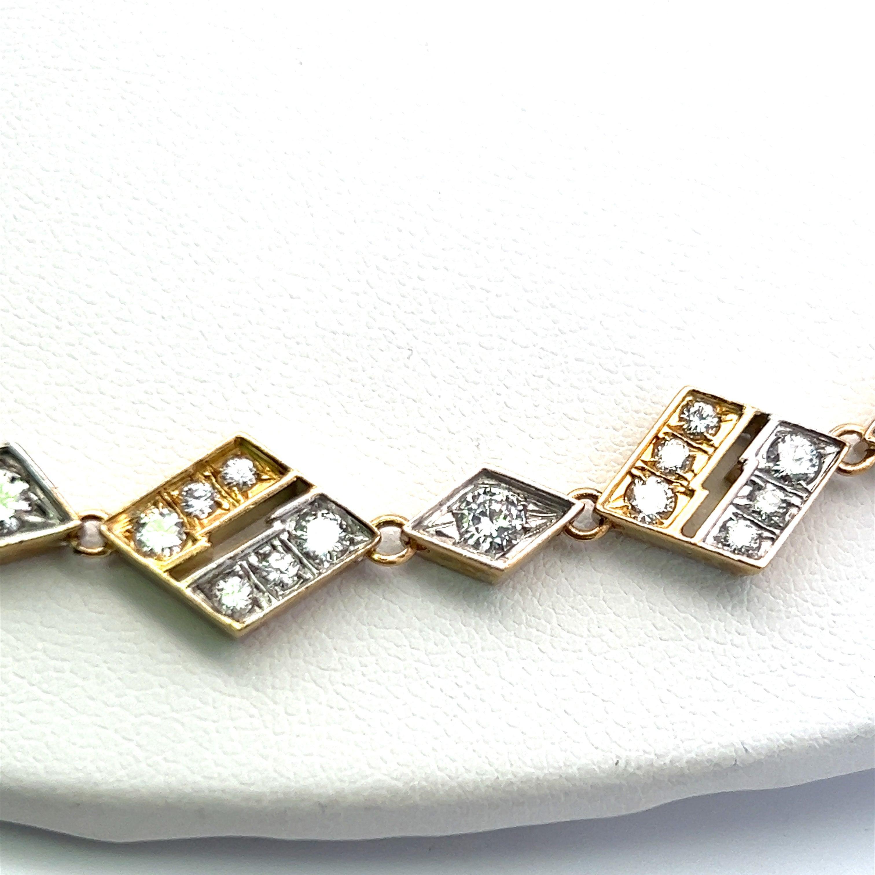 Titre :
Collier à maillons en or bicolore 18 carats avec diamants brillants ronds de 20,00 carats


Le style :
Lien


Métal :
Or bicolore 18 carats


Pierre précieuse 1 :
Diamant de 20 carats


Nombre de pierres :
265


Forme :
Brillant