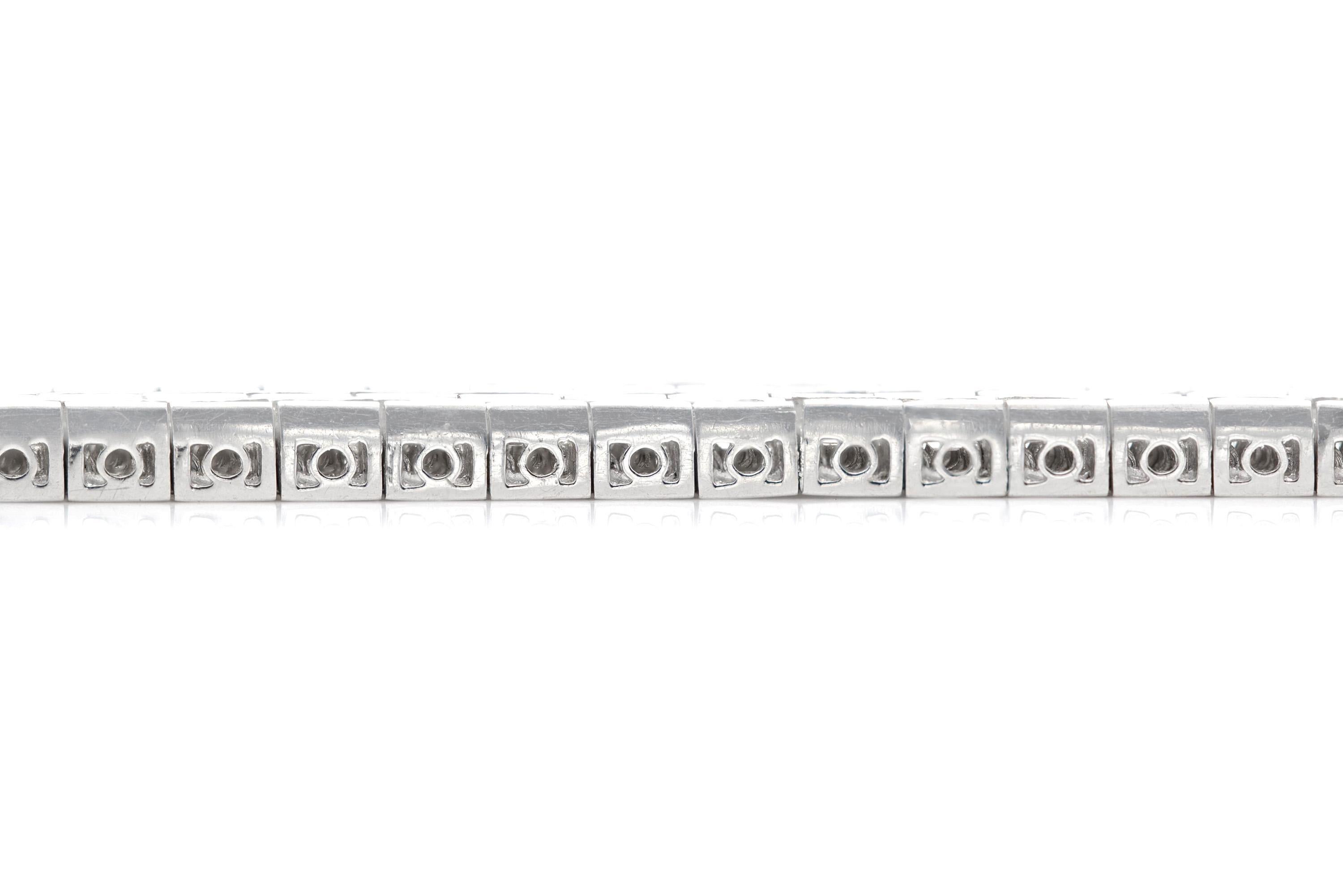 Taille baguette 20.00 Bracelet à trois brins avec diamant baguette de 20.00 carats en vente