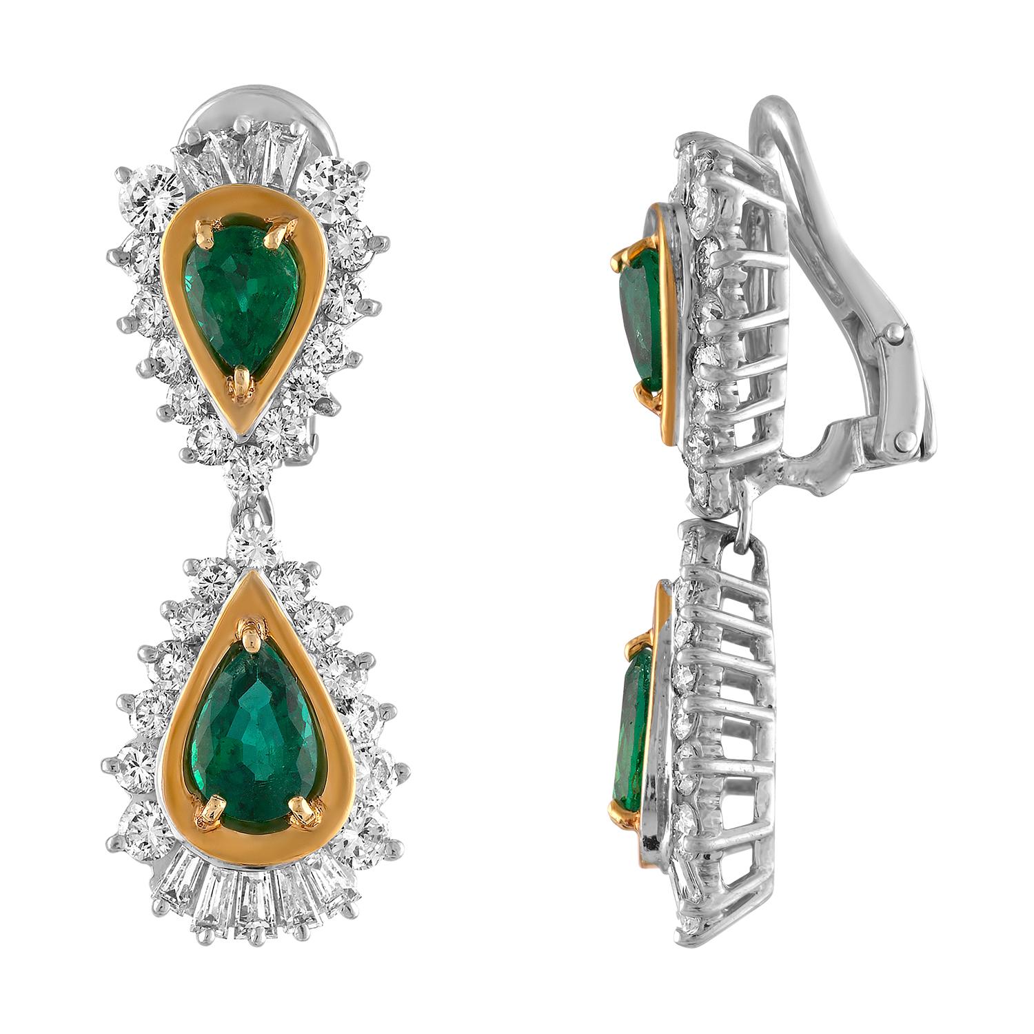 Contemporary 20.00 Carat Diamonds and 12.00 Carat Zambian Emeralds Necklace Earrings Gold Set