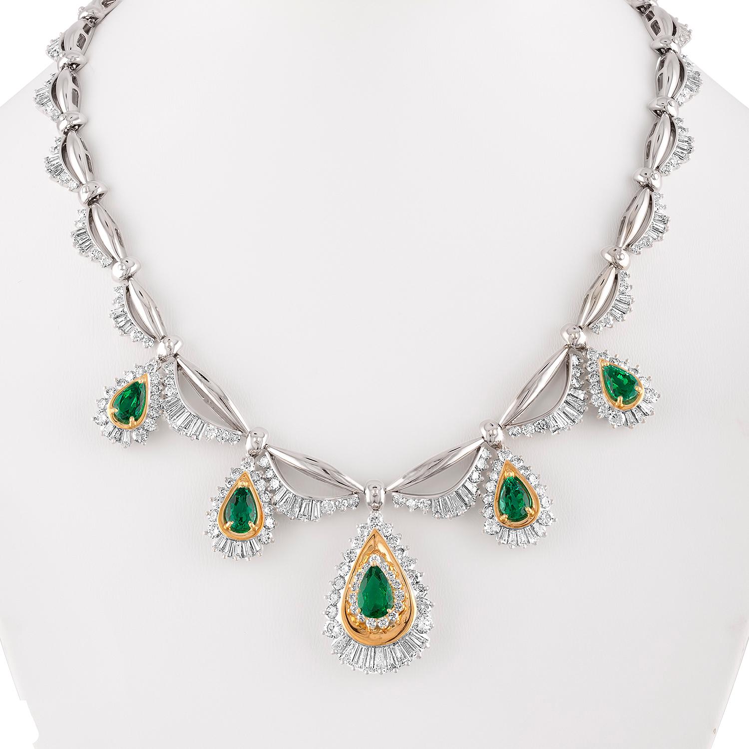 20.00 Carat Diamonds and 12.00 Carat Zambian Emeralds Necklace Earrings Gold Set 3