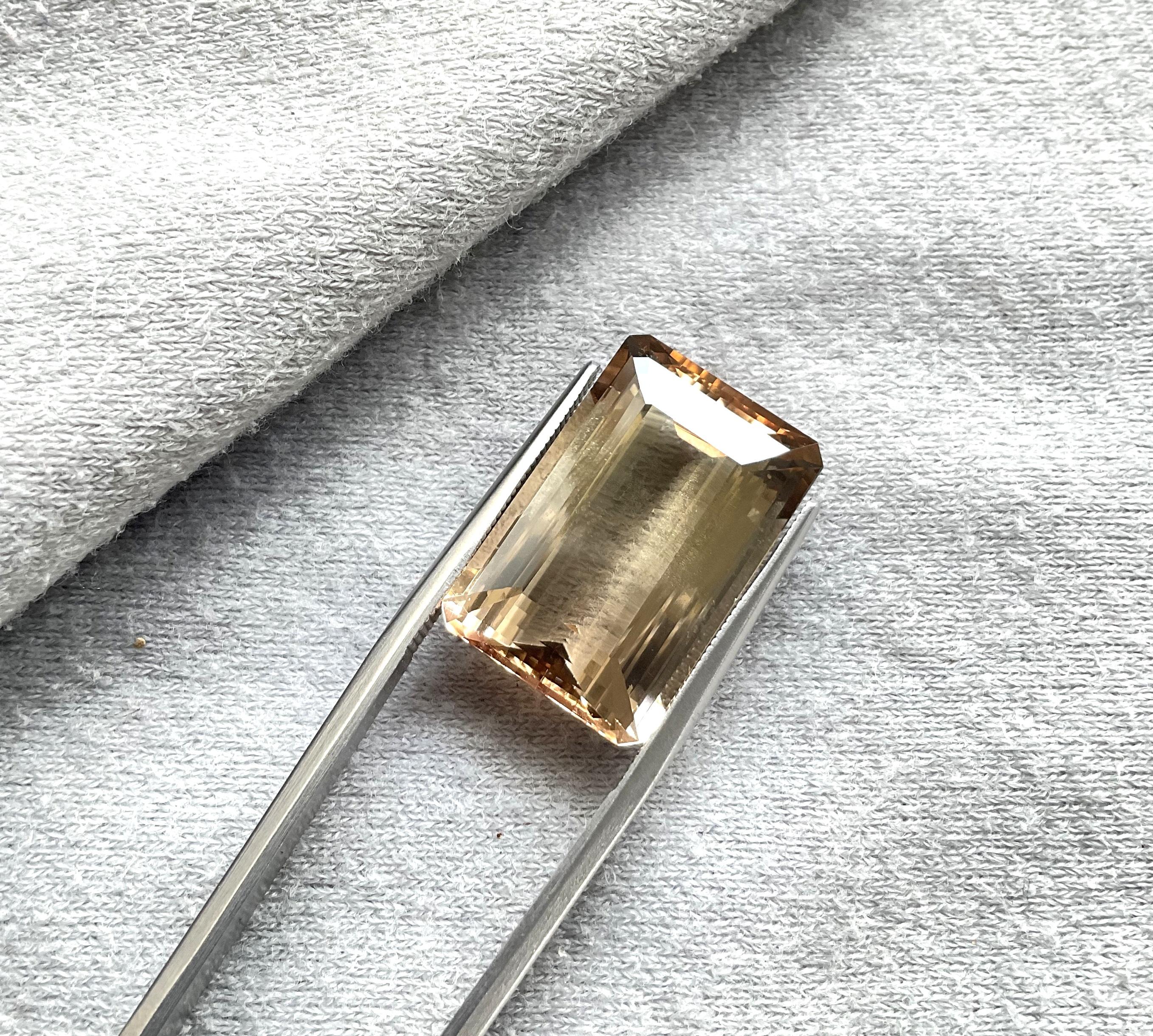 Une énorme tourmaline champagne octogonale à facettes en pierre naturelle de 20,00 carats Neuf - En vente à Jaipur, RJ