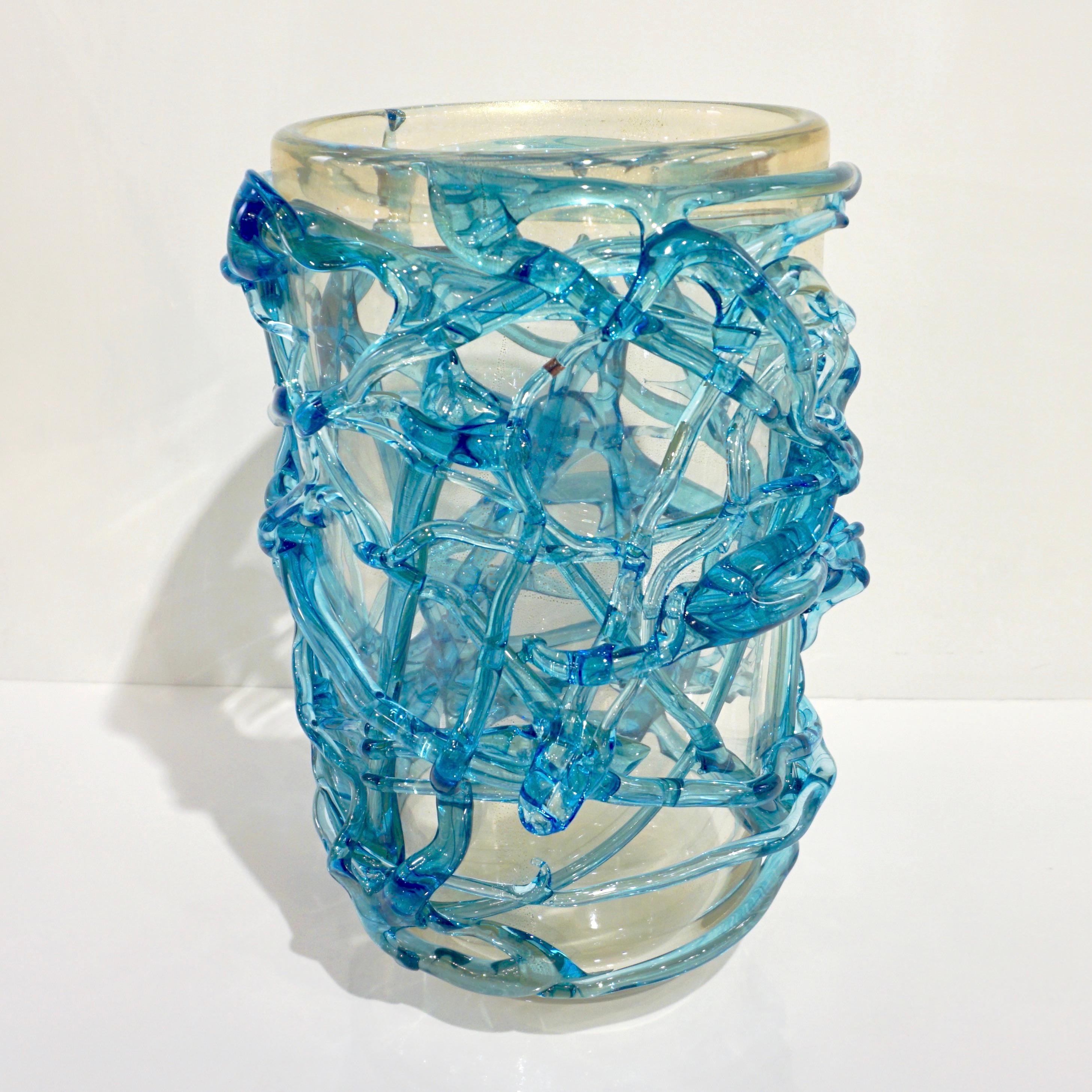 XXIe siècle et contemporain Paire de vases d'art modernes en verre de Murano bleu turquoise et or 24 carats de Cenedese, 2000 en vente