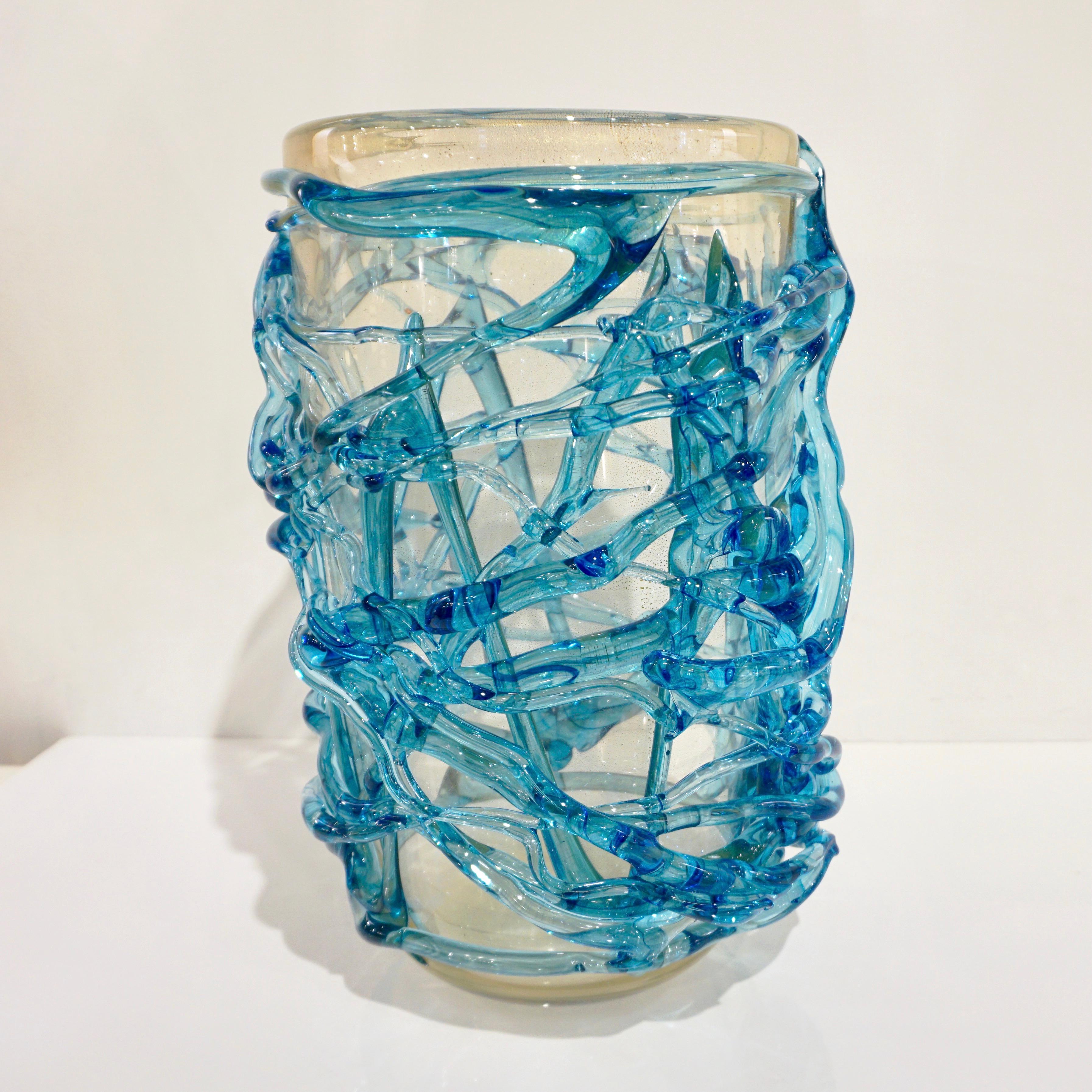 Paire de vases d'art modernes en verre de Murano bleu turquoise et or 24 carats de Cenedese, 2000 en vente 1