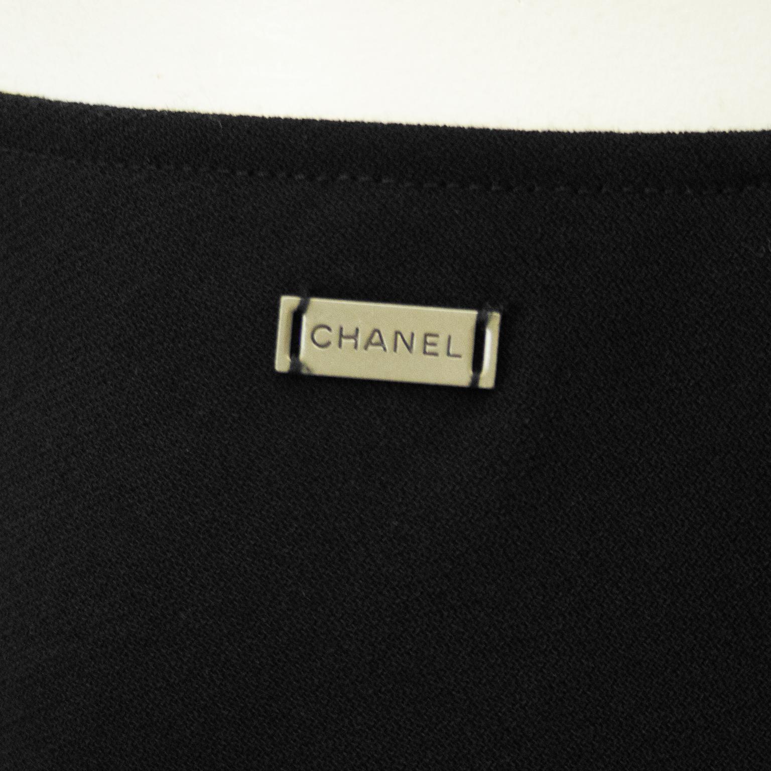2000 Chanel Black Skirt Suit  In Good Condition For Sale In Toronto, Ontario
