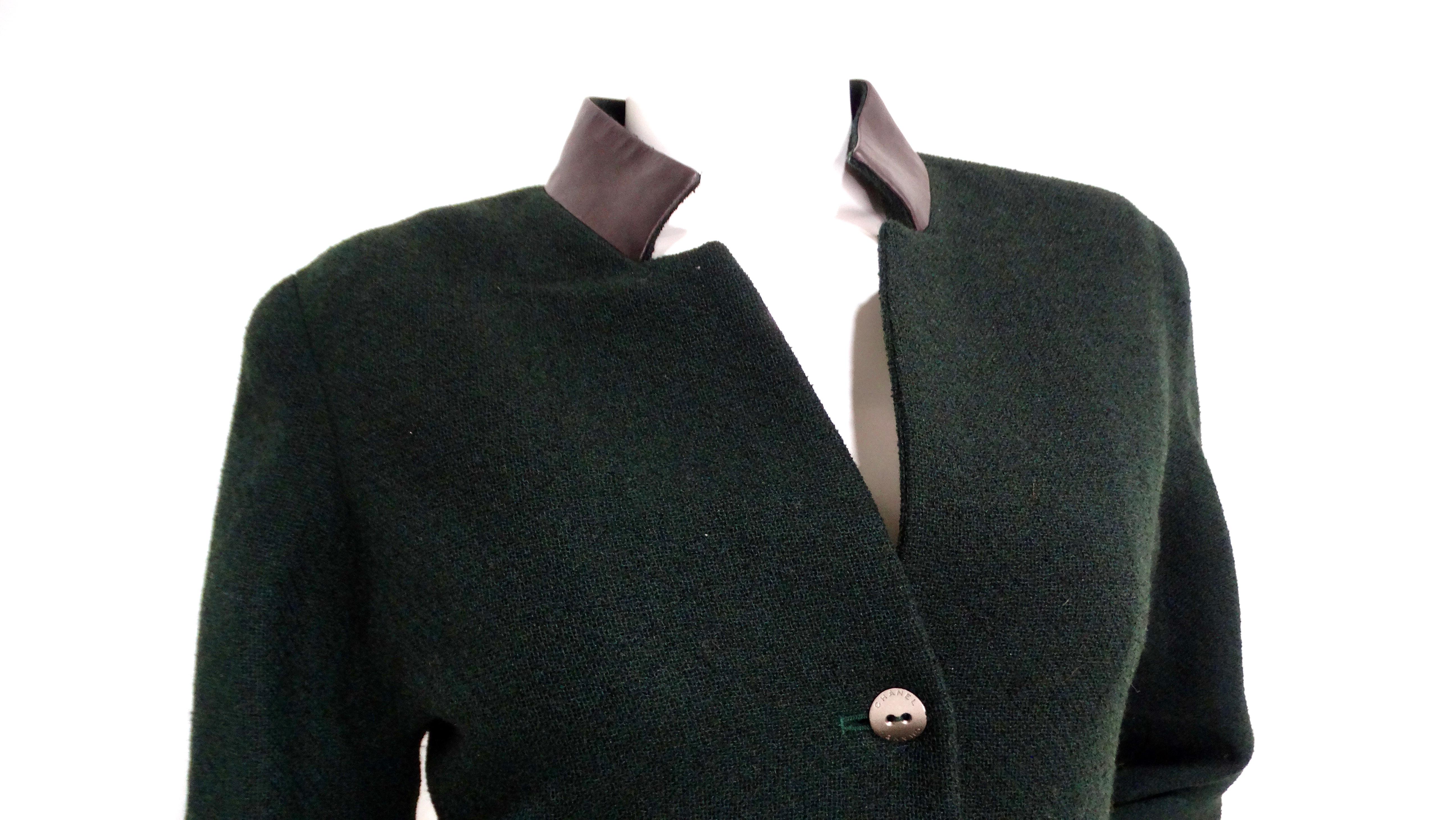 2000 Chanel Dark Green Wool Blend Jacket With Black Leather Accents In Good Condition For Sale In Scottsdale, AZ