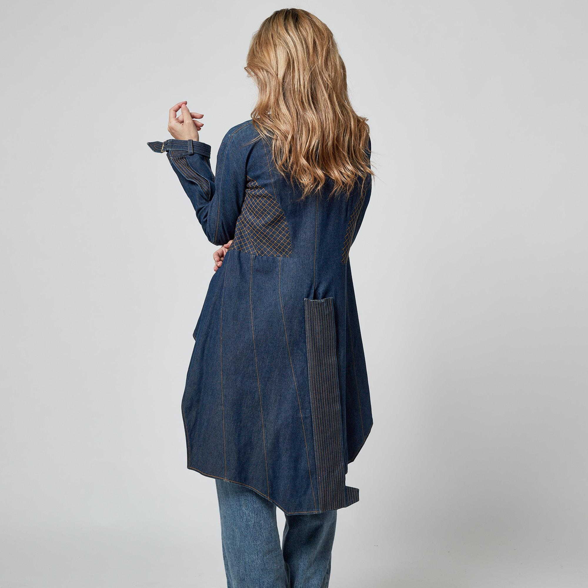 2000 Christian Dior Manteau en denim avec cascade en vente 7