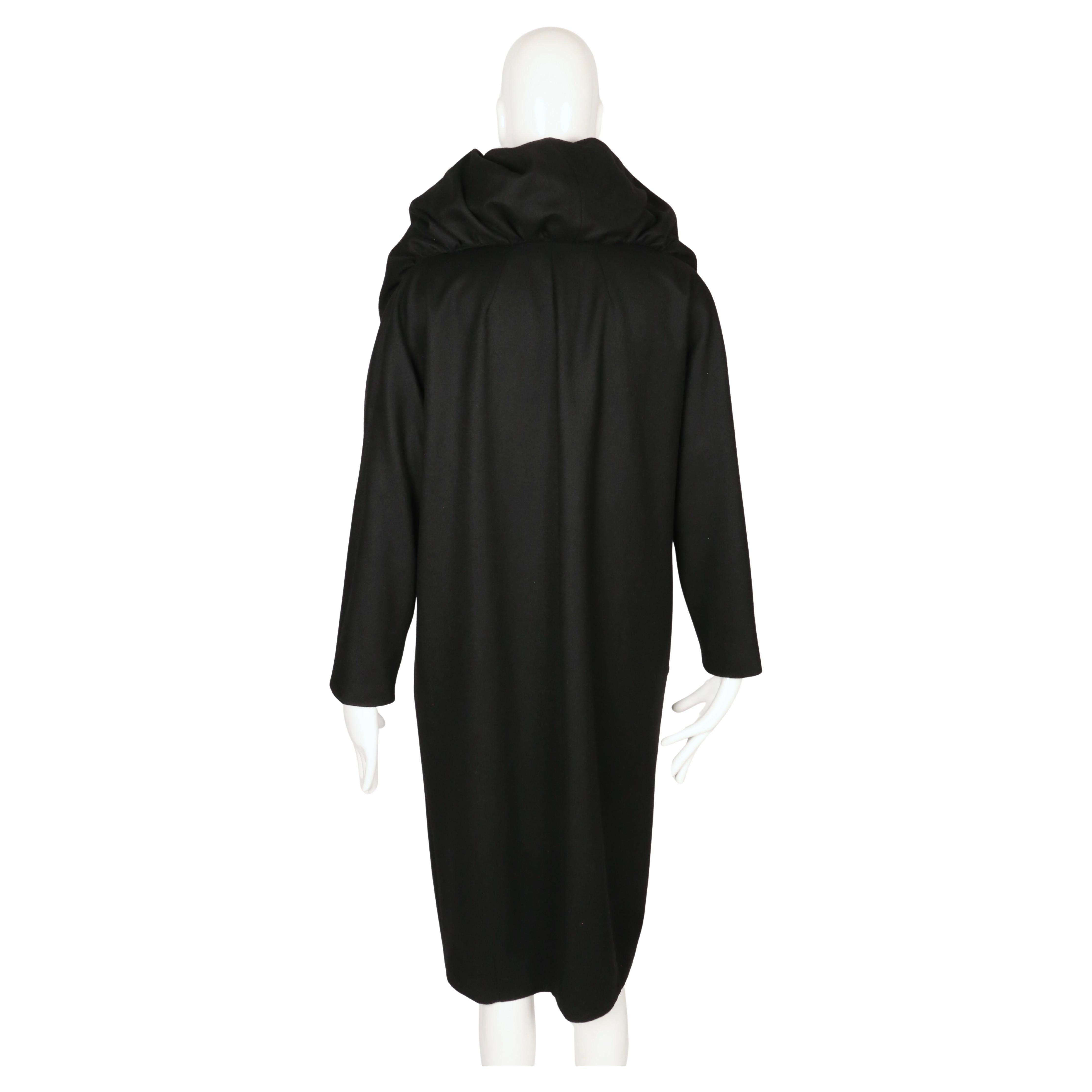 2000 DRIES VAN NOTEN cappotto RUNWAY in lana nera con un drammatico collo a scialle in vendita 5