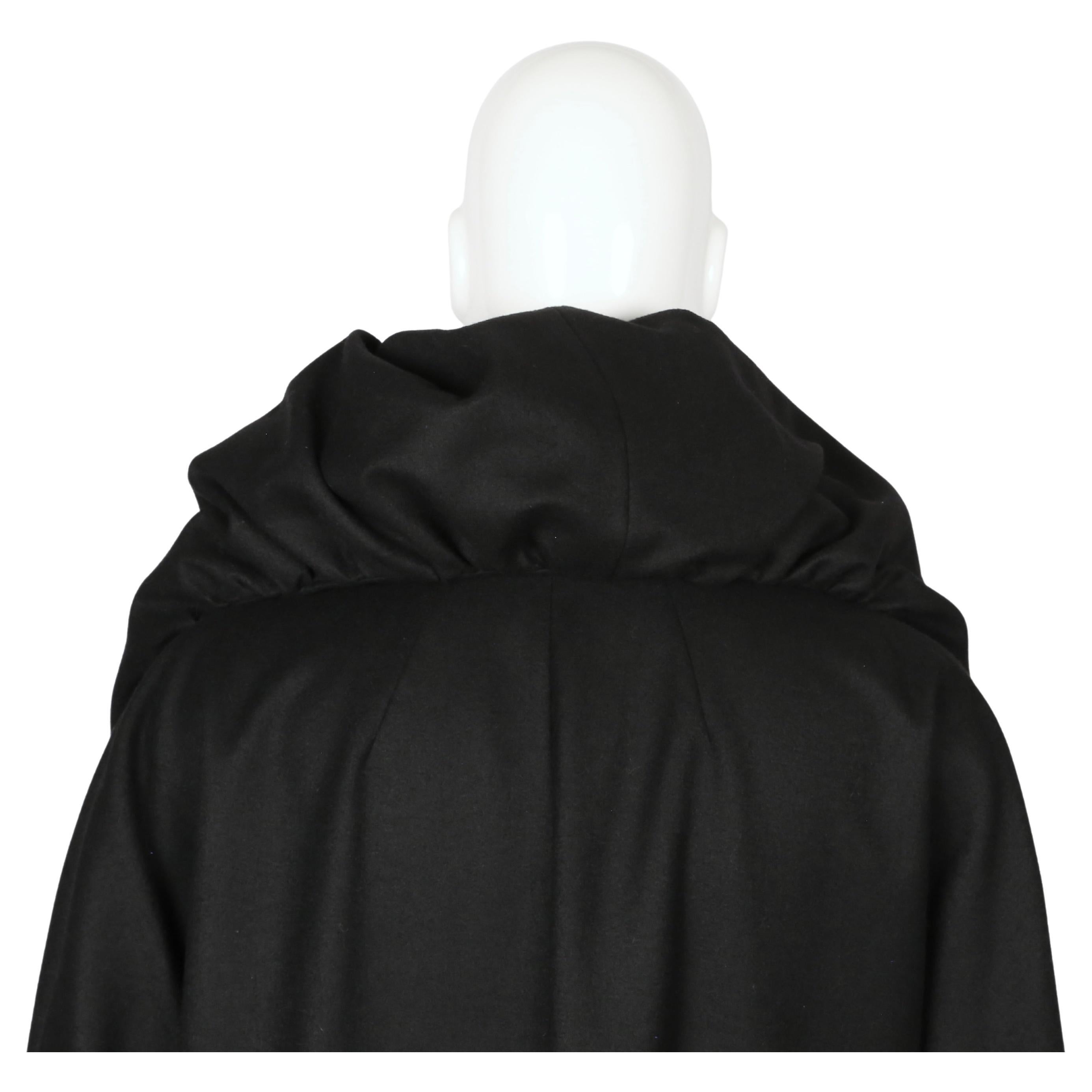 2000 DRIES VAN NOTEN cappotto RUNWAY in lana nera con un drammatico collo a scialle in vendita 6