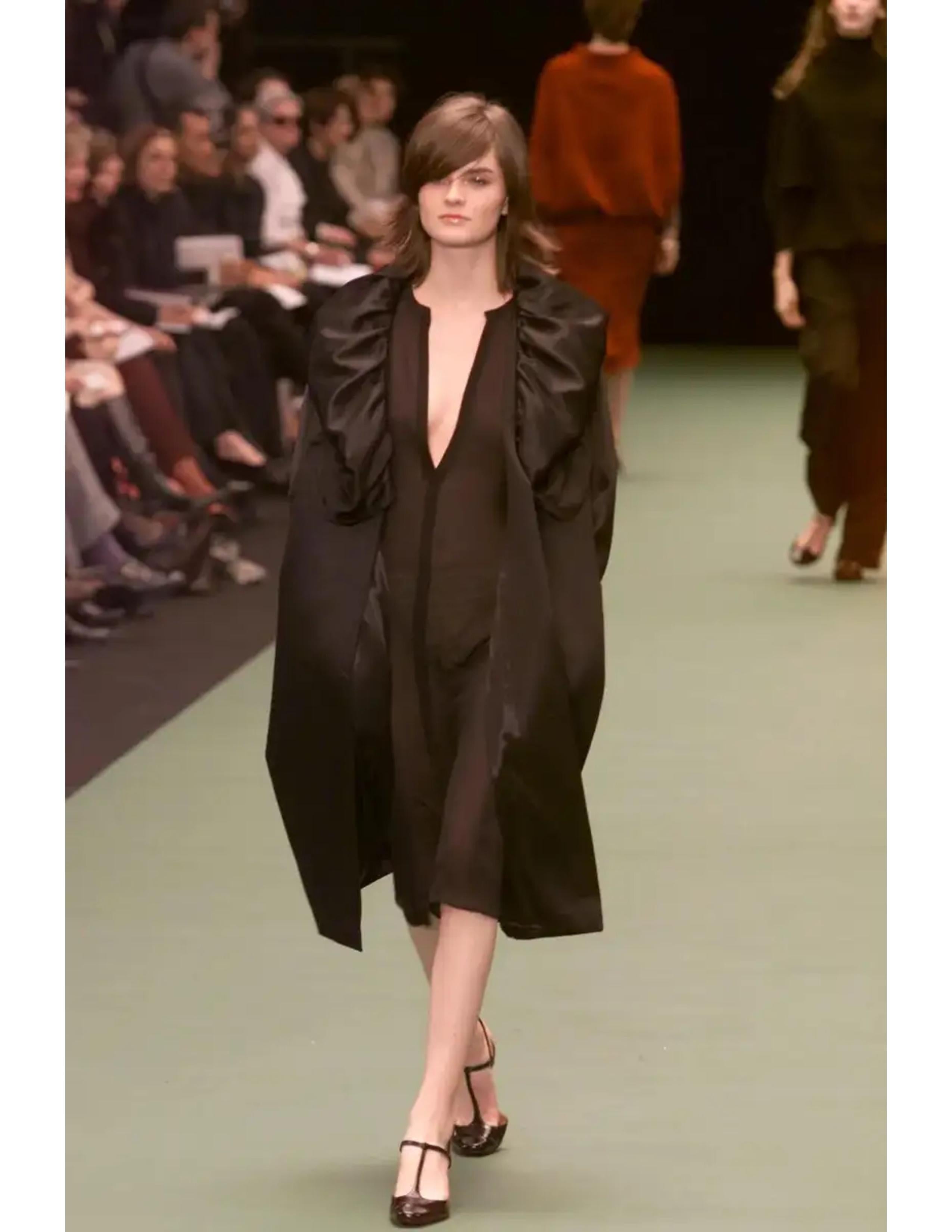2000 DRIES VAN NOTEN cappotto RUNWAY in lana nera con un drammatico collo a scialle in vendita 8