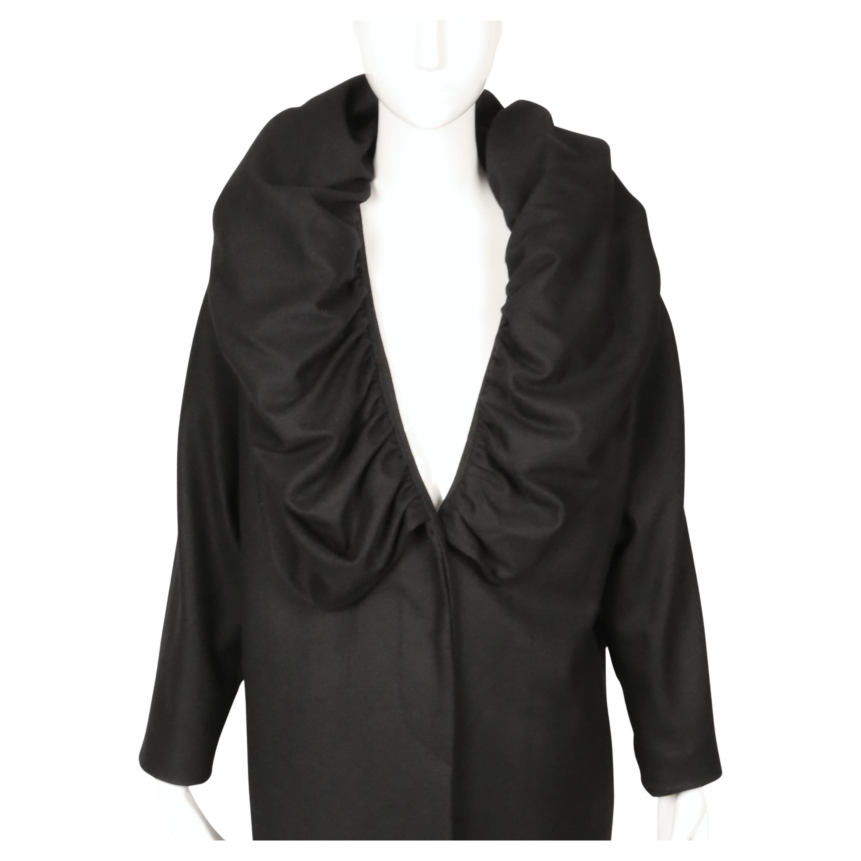 2000 DRIES VAN NOTEN cappotto RUNWAY in lana nera con un drammatico collo a scialle In condizioni ottime in vendita a San Fransisco, CA