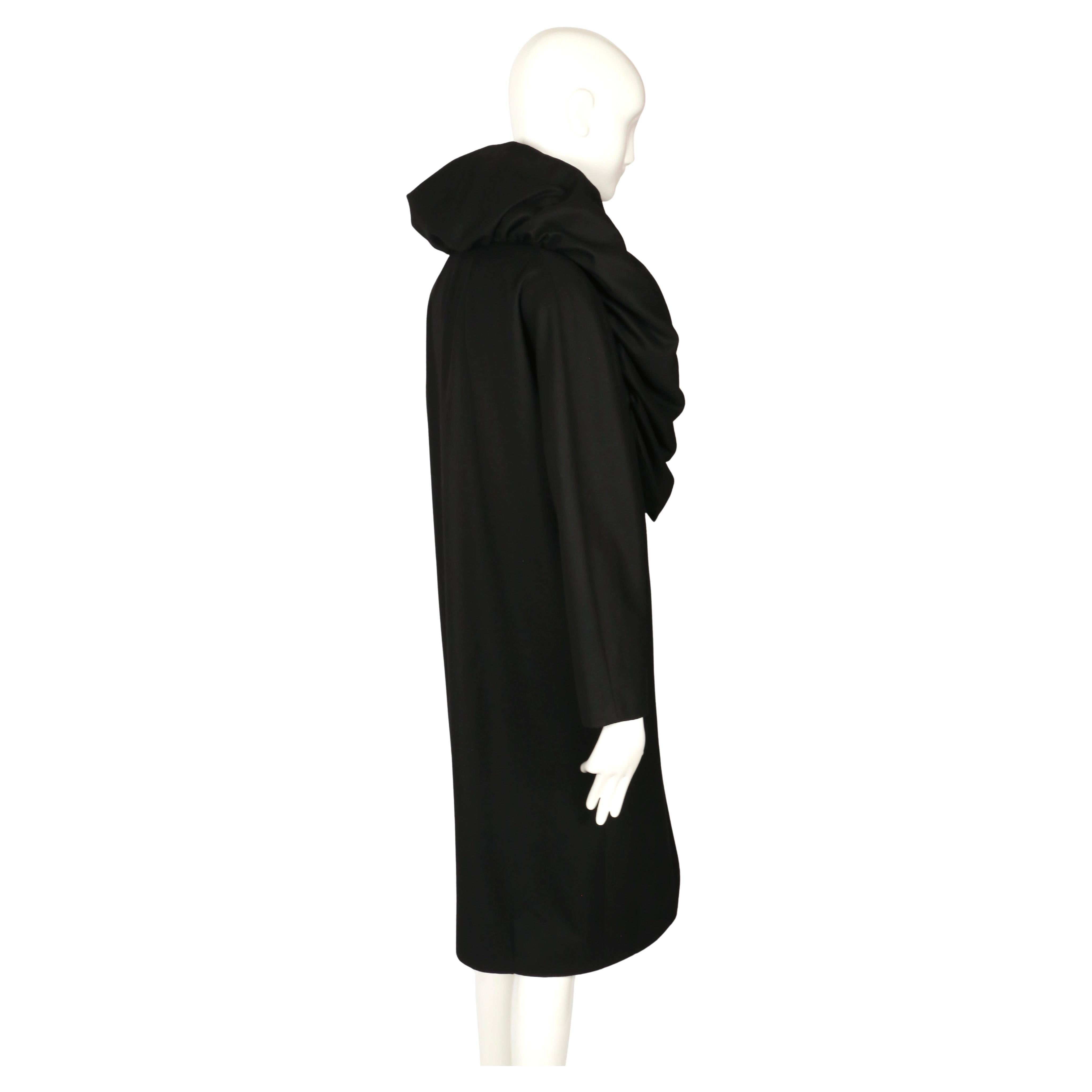 2000 DRIES VAN NOTEN cappotto RUNWAY in lana nera con un drammatico collo a scialle in vendita 3