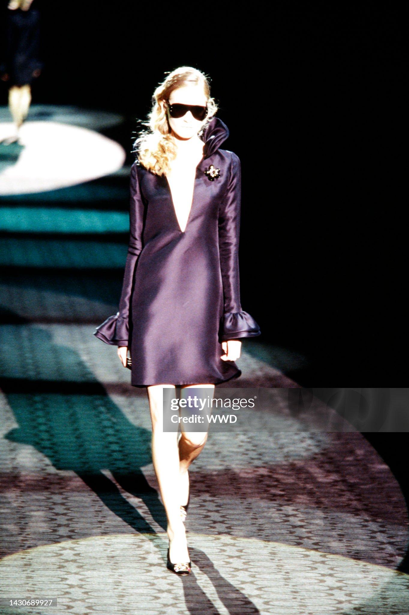 2000 F/W Gucci Tom Ford Fall 2000 Silk Ruffle Collar Black Mini Runway Dress For Sale 3