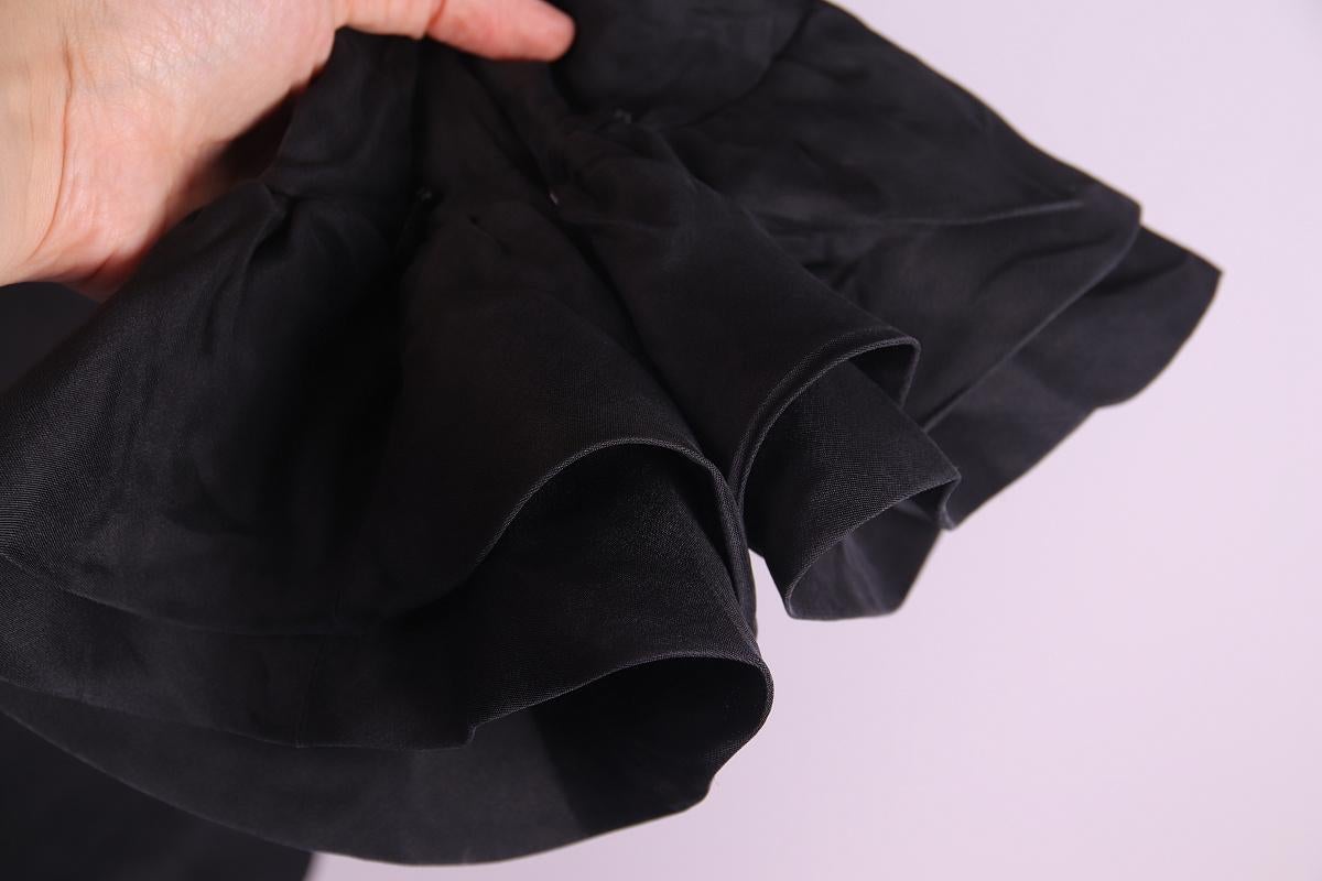 2000 F/W Gucci Tom Ford Fall 2000 Silk Ruffle Collar Black Mini Runway Dress For Sale 12