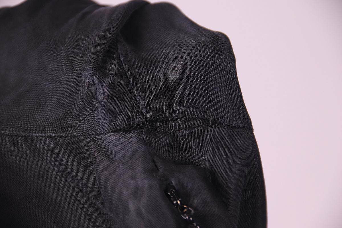 2000 F/W Gucci Tom Ford Fall 2000 Silk Ruffle Collar Black Mini Runway Dress For Sale 2