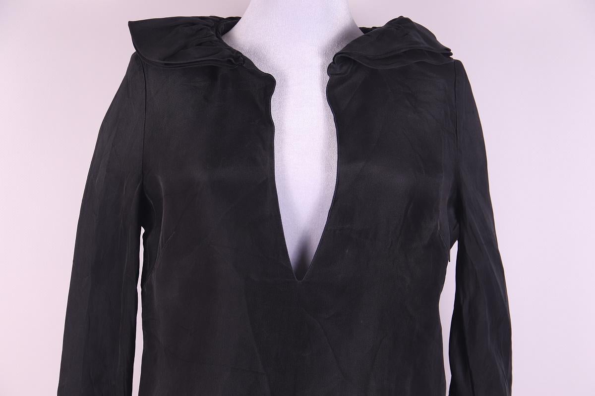 2000 F/W Gucci Tom Ford Fall 2000 Silk Ruffle Collar Black Mini Runway Dress For Sale 5