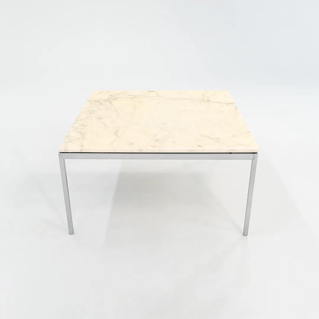 italien Table basse Florence Knoll 2000 avec base en acier chromé et plateau en marbre 36 pouces en vente