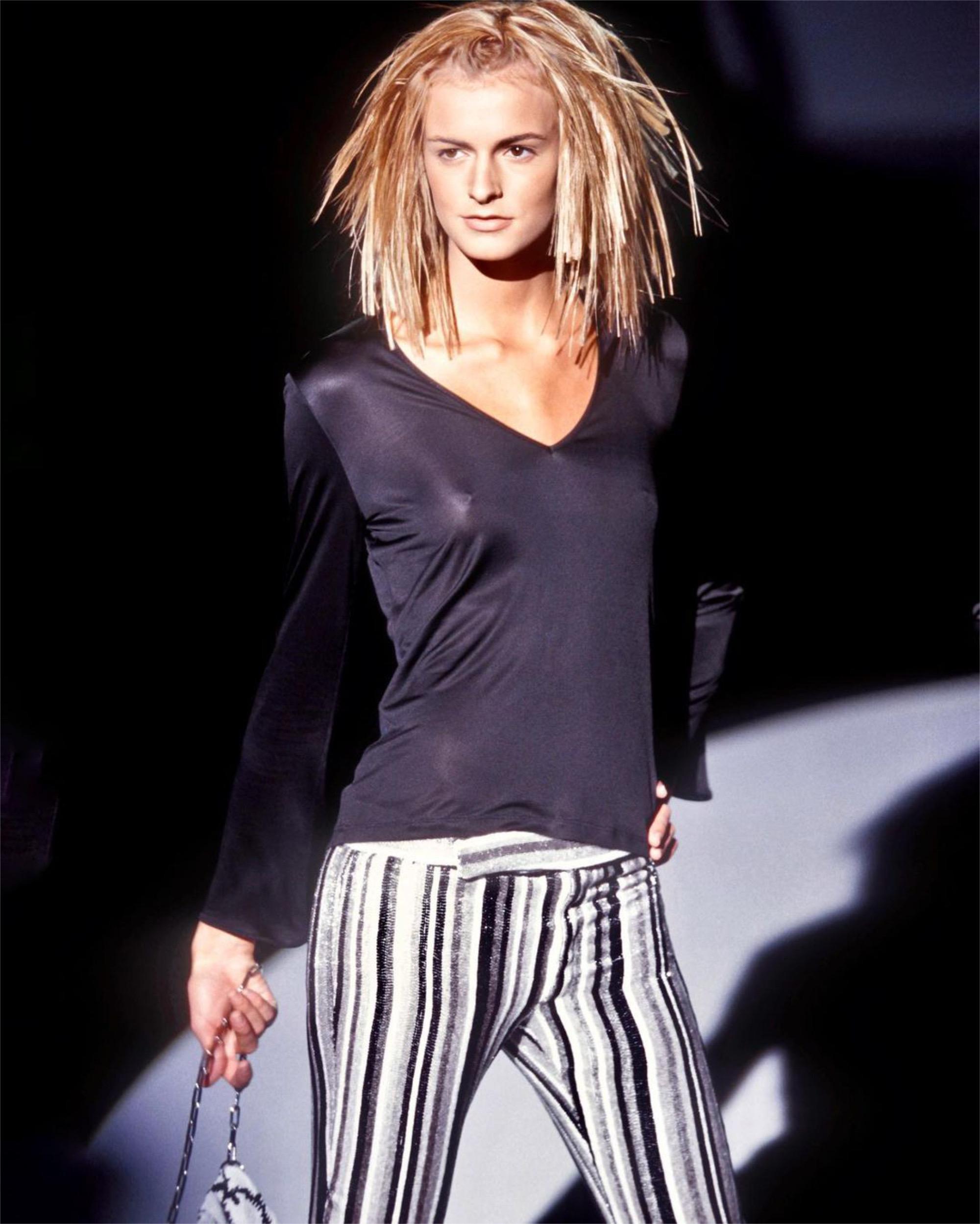 2000 Gucci by Tom Ford Documented Runway Campaign Fully-Beaded Striped Pants For Sale 3