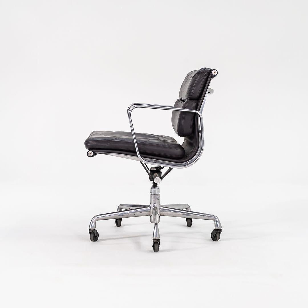 2000 Herman Miller Eames Soft Pad Management-Schreibtischstuhl aus dunkelgrauem Leder 3
