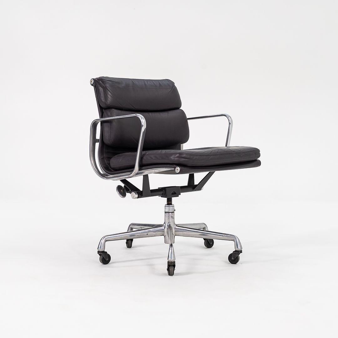 2000 Herman Miller Eames Soft Pad Management-Schreibtischstuhl aus dunkelgrauem Leder (Moderne)