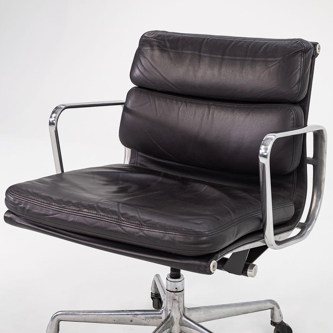 2000 Herman Miller Eames Soft Pad Management-Schreibtischstuhl aus dunkelgrauem Leder (21. Jahrhundert und zeitgenössisch)