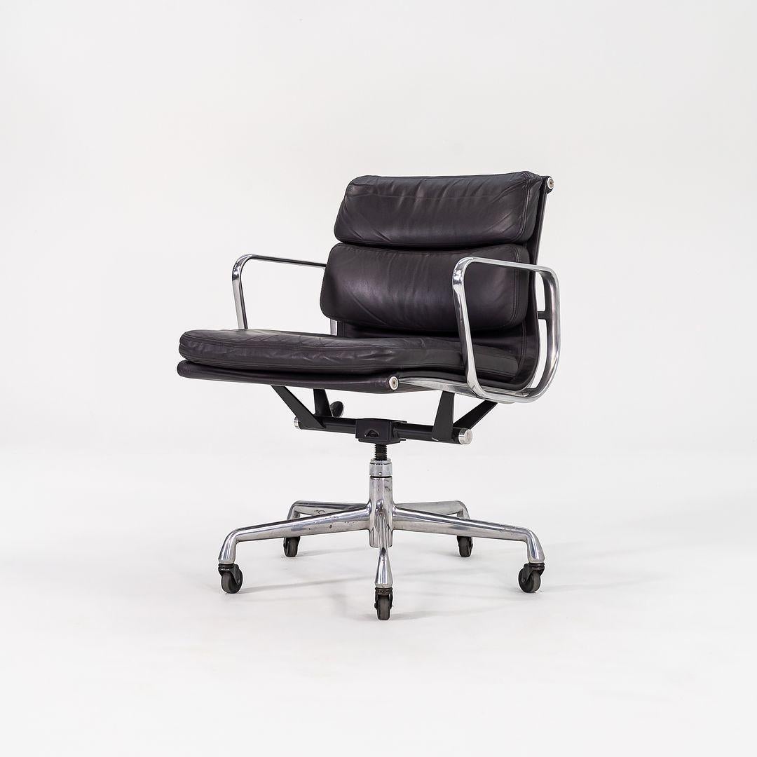 2000 Herman Miller Eames Soft Pad Management-Schreibtischstuhl aus dunkelgrauem Leder 1
