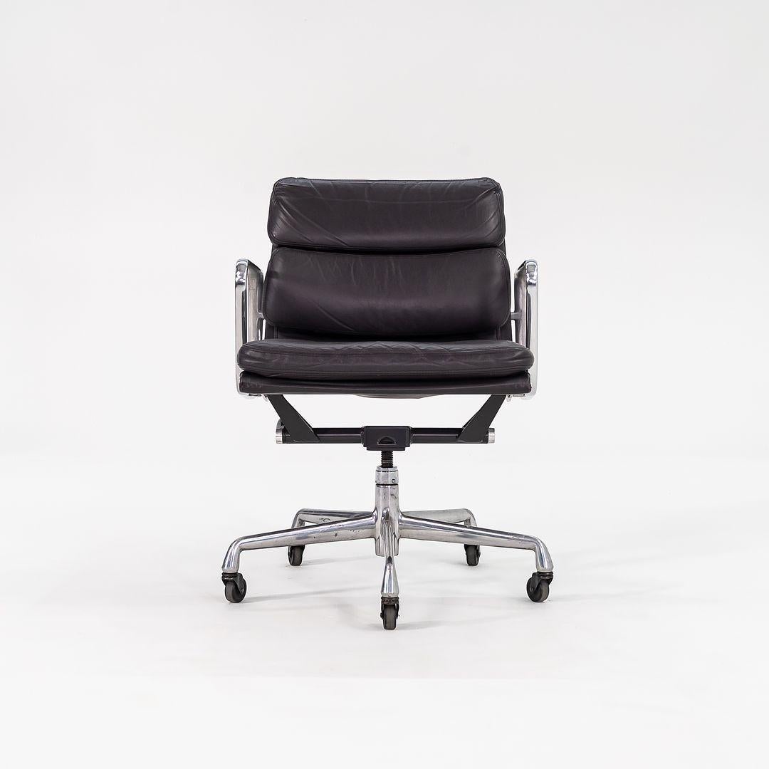 2000 Herman Miller Eames Soft Pad Management-Schreibtischstuhl aus dunkelgrauem Leder 2