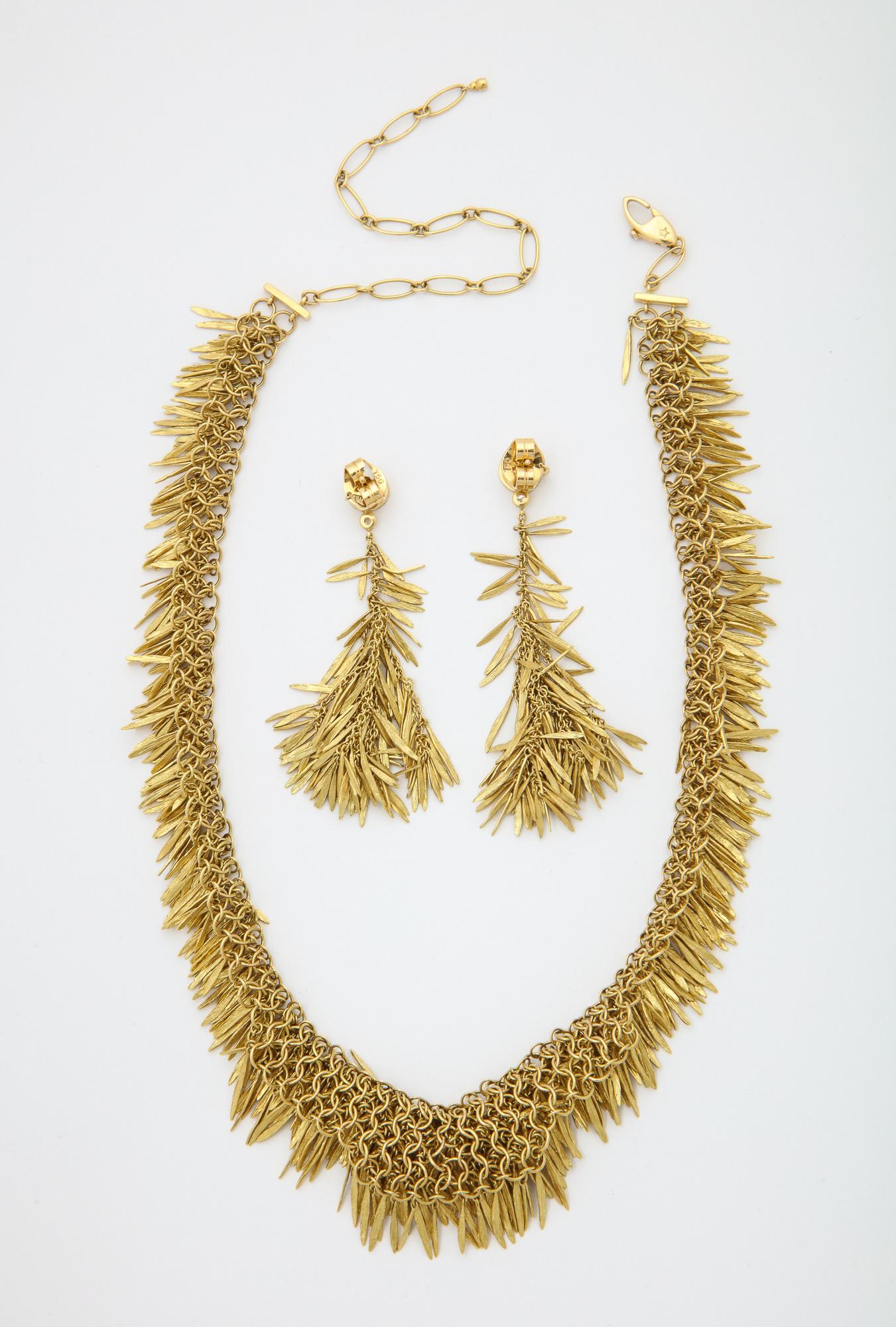 2000 H.Stern Feathers Collection Handcrafted Flexible Earring and Necklace Suite In Good Condition In New York, NY