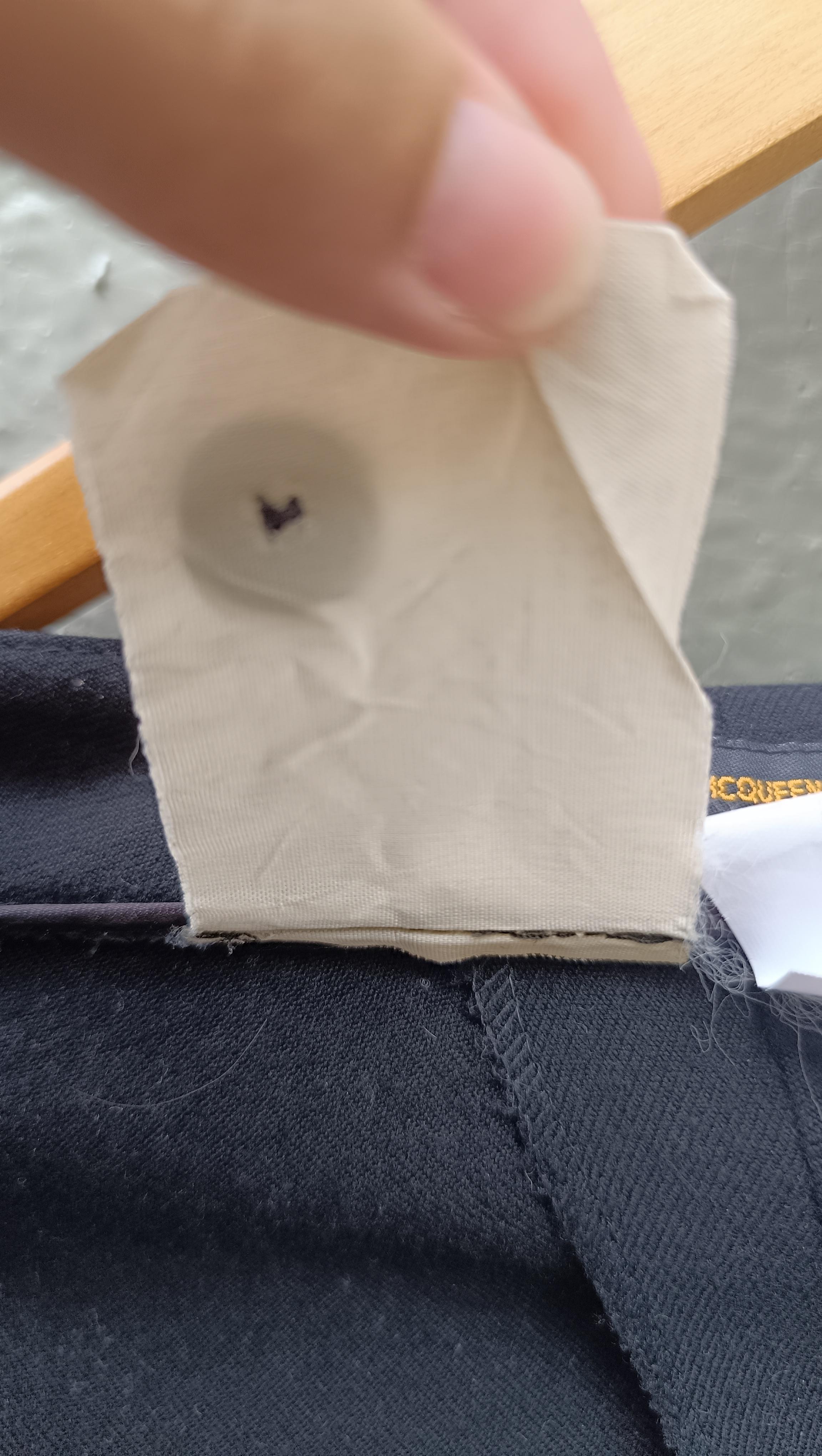 2000 Gli iconici pantaloni palazzo neri a pieghe di Alexander McQueen in vendita 15