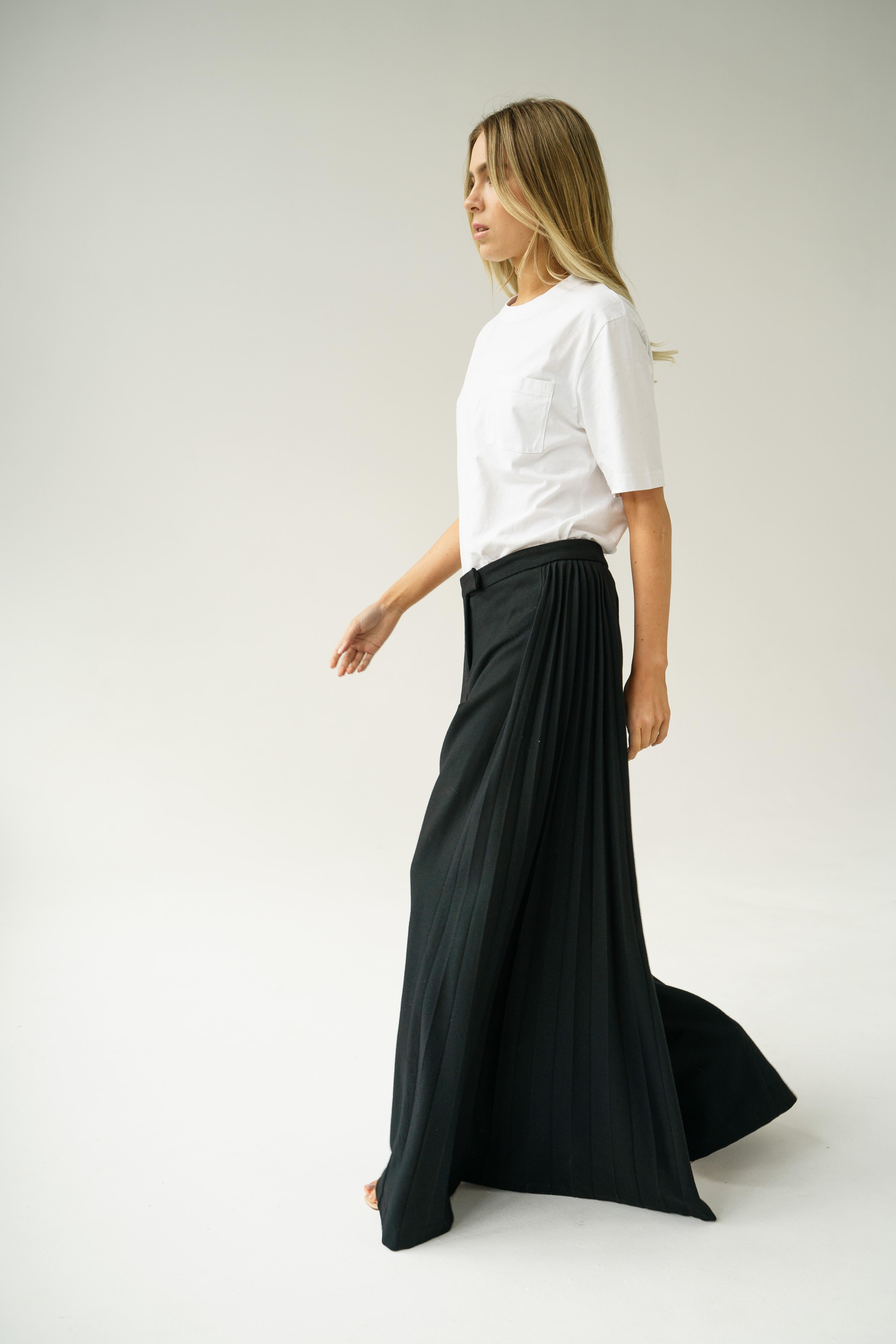 Nero 2000 Gli iconici pantaloni palazzo neri a pieghe di Alexander McQueen in vendita