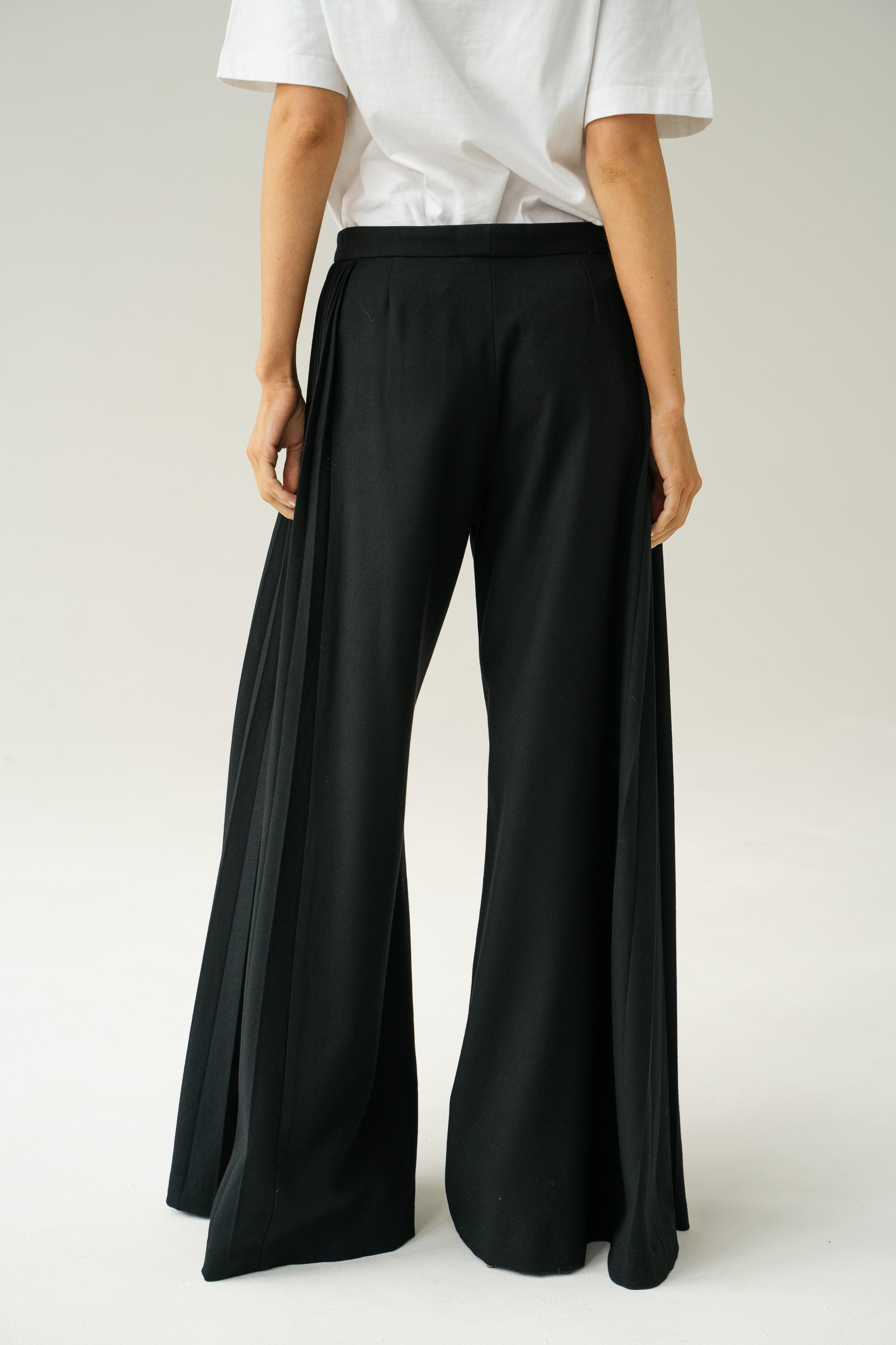 2000 Gli iconici pantaloni palazzo neri a pieghe di Alexander McQueen In condizioni buone in vendita a Алматинский Почтамт, KZ