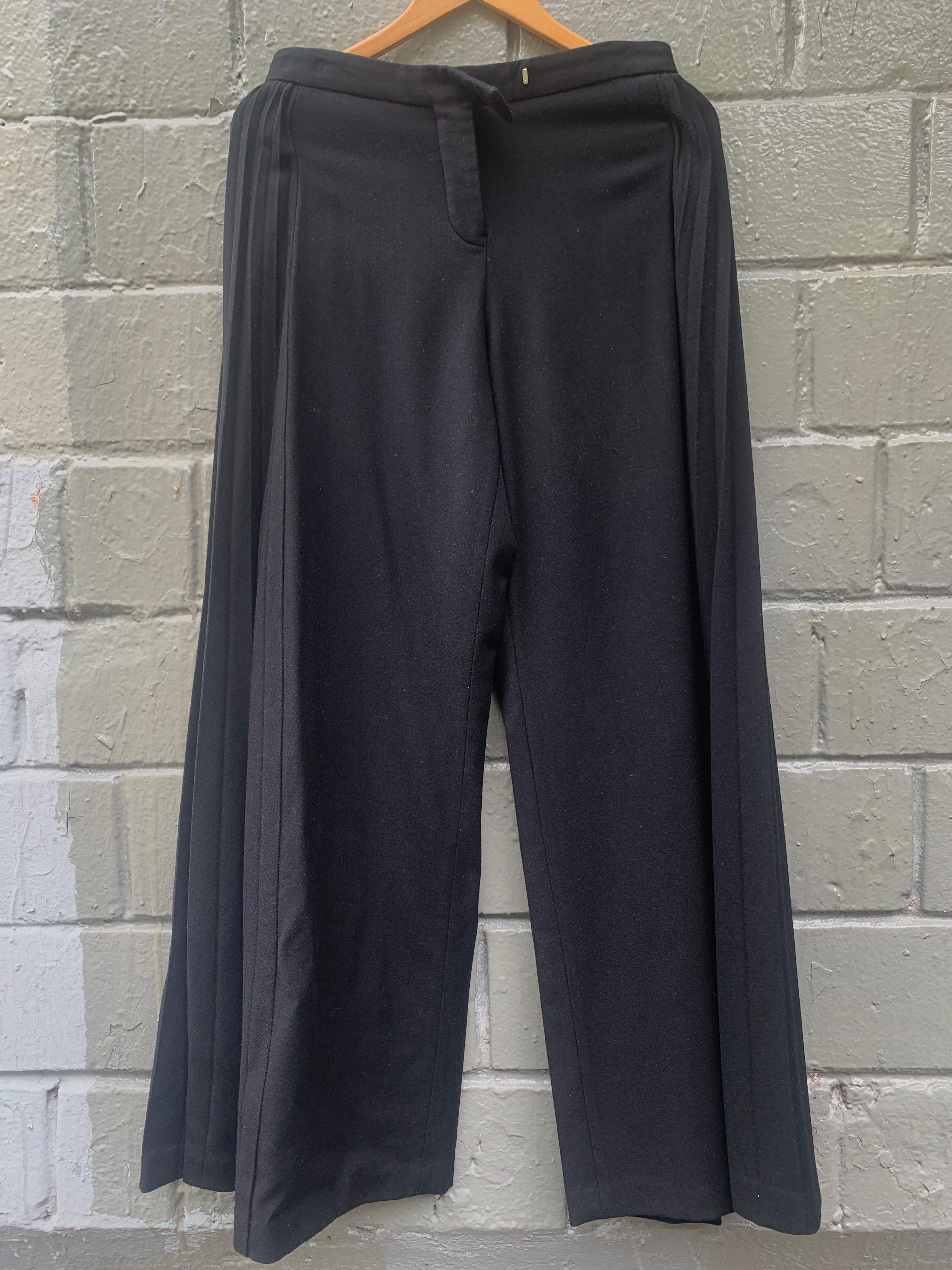 2000 Gli iconici pantaloni palazzo neri a pieghe di Alexander McQueen in vendita 1