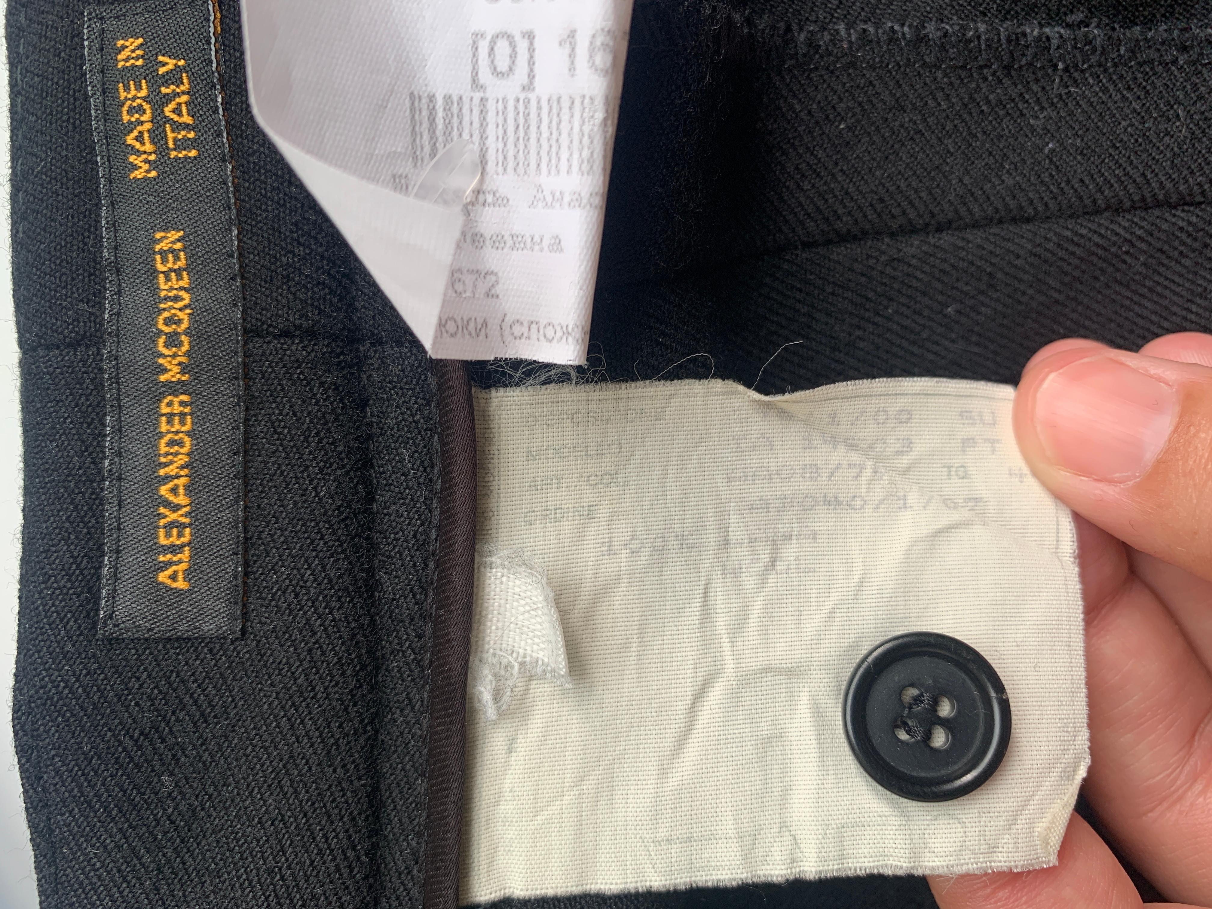 2000 Gli iconici pantaloni palazzo neri a pieghe di Alexander McQueen in vendita 2