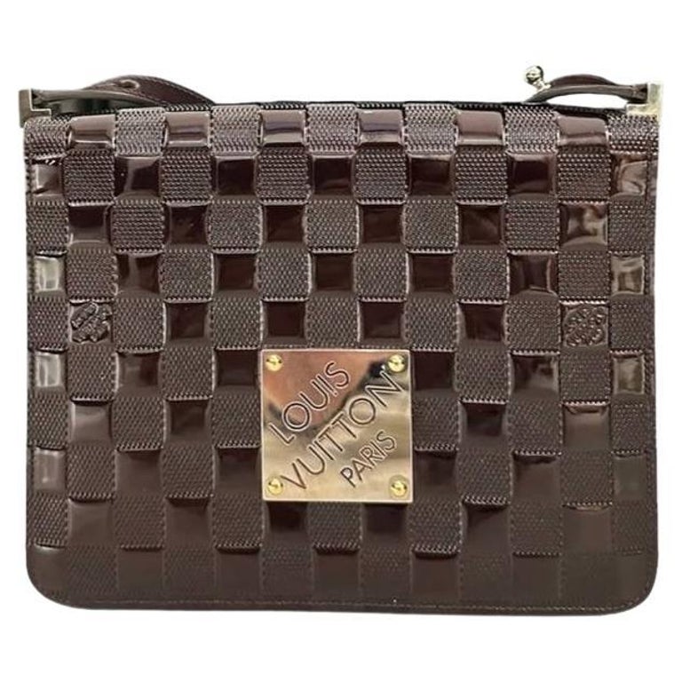 Louis Vuitton - Sac à bandoulière en cuir verni bordeaux, 2000 sur 1stDibs  | sac louis vuitton rouge bordeaux, sac louis vuitton vernis bordeaux