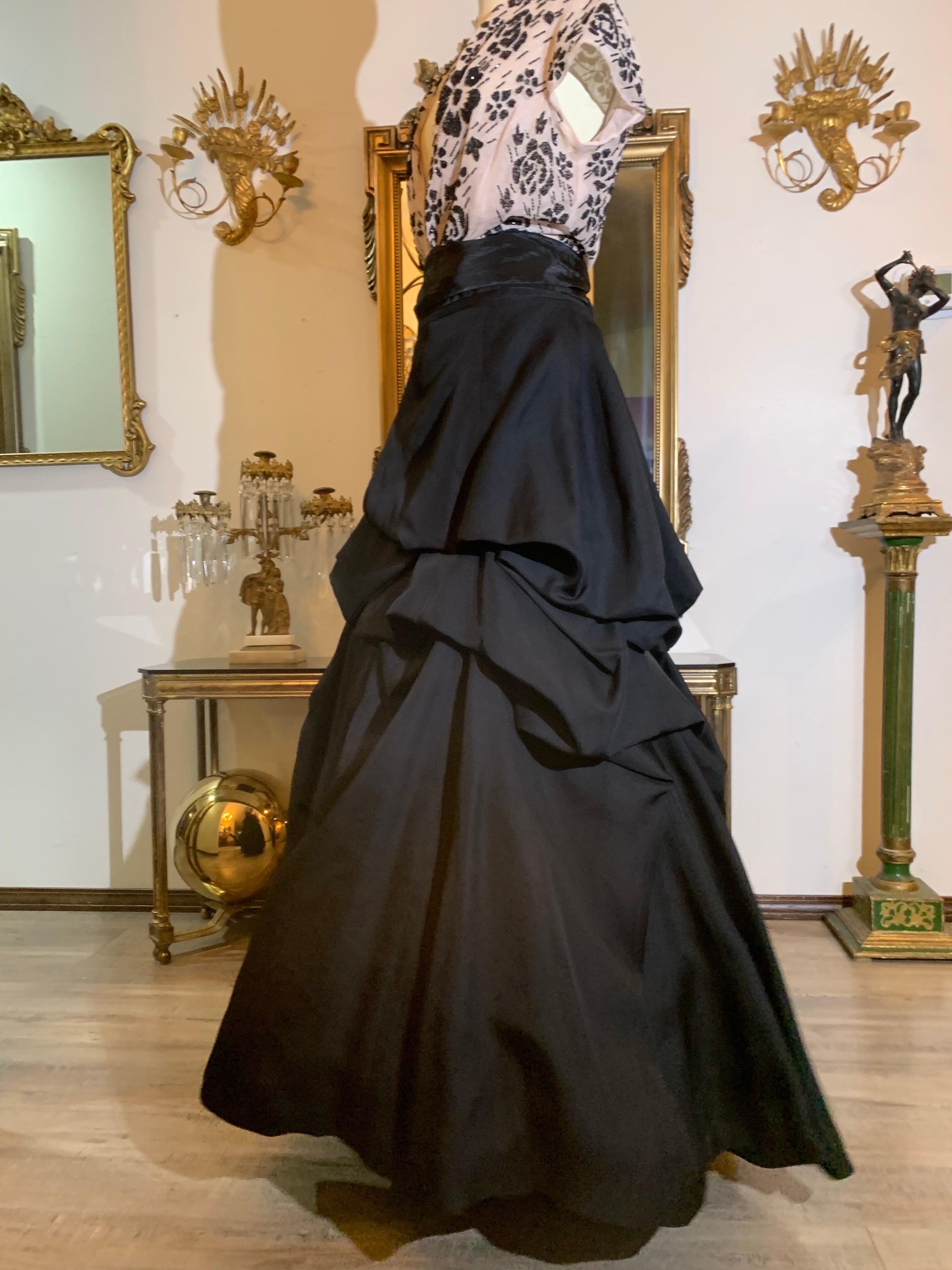 2000 Monique Lhuillier Conjunto de falda de baile con corpiño de seda negra, top de cuentas y fajín en venta 5