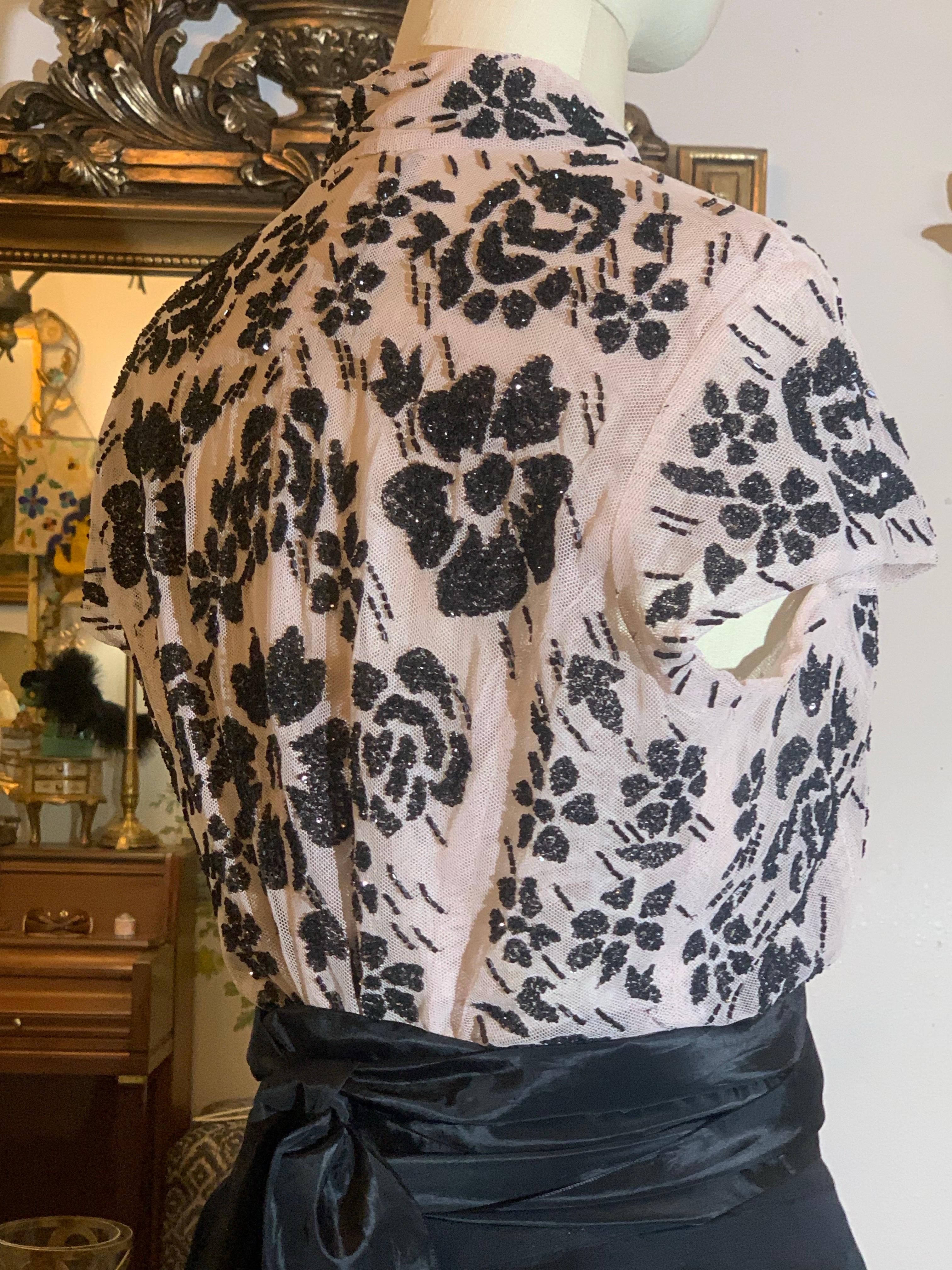 2000 Monique Lhuillier Conjunto de falda de baile con corpiño de seda negra, top de cuentas y fajín en venta 10