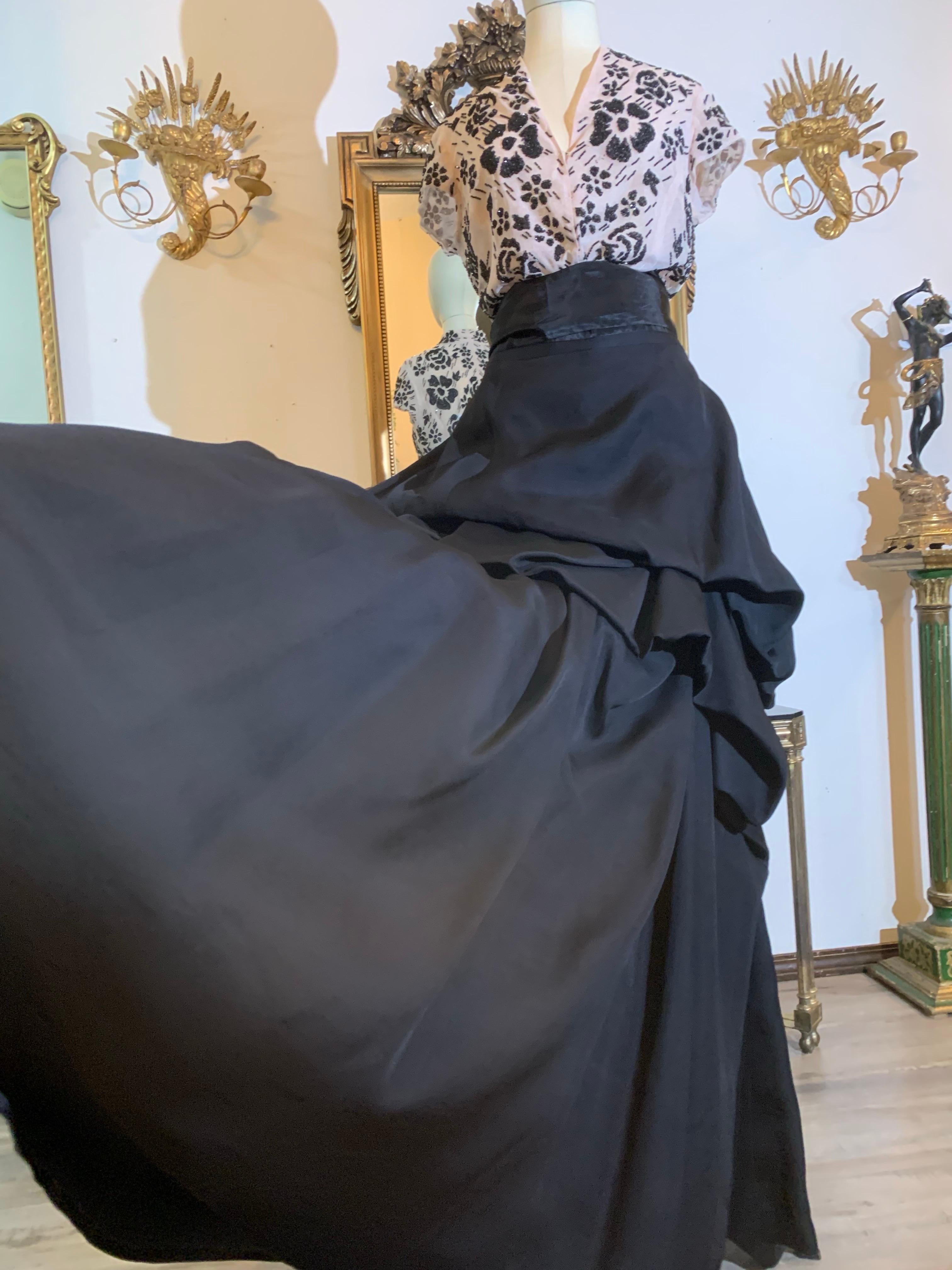 2000 Monique Lhuillier Conjunto de falda de baile con corpiño de seda negra, top de cuentas y fajín en Excelente estado para la venta en Gresham, OR