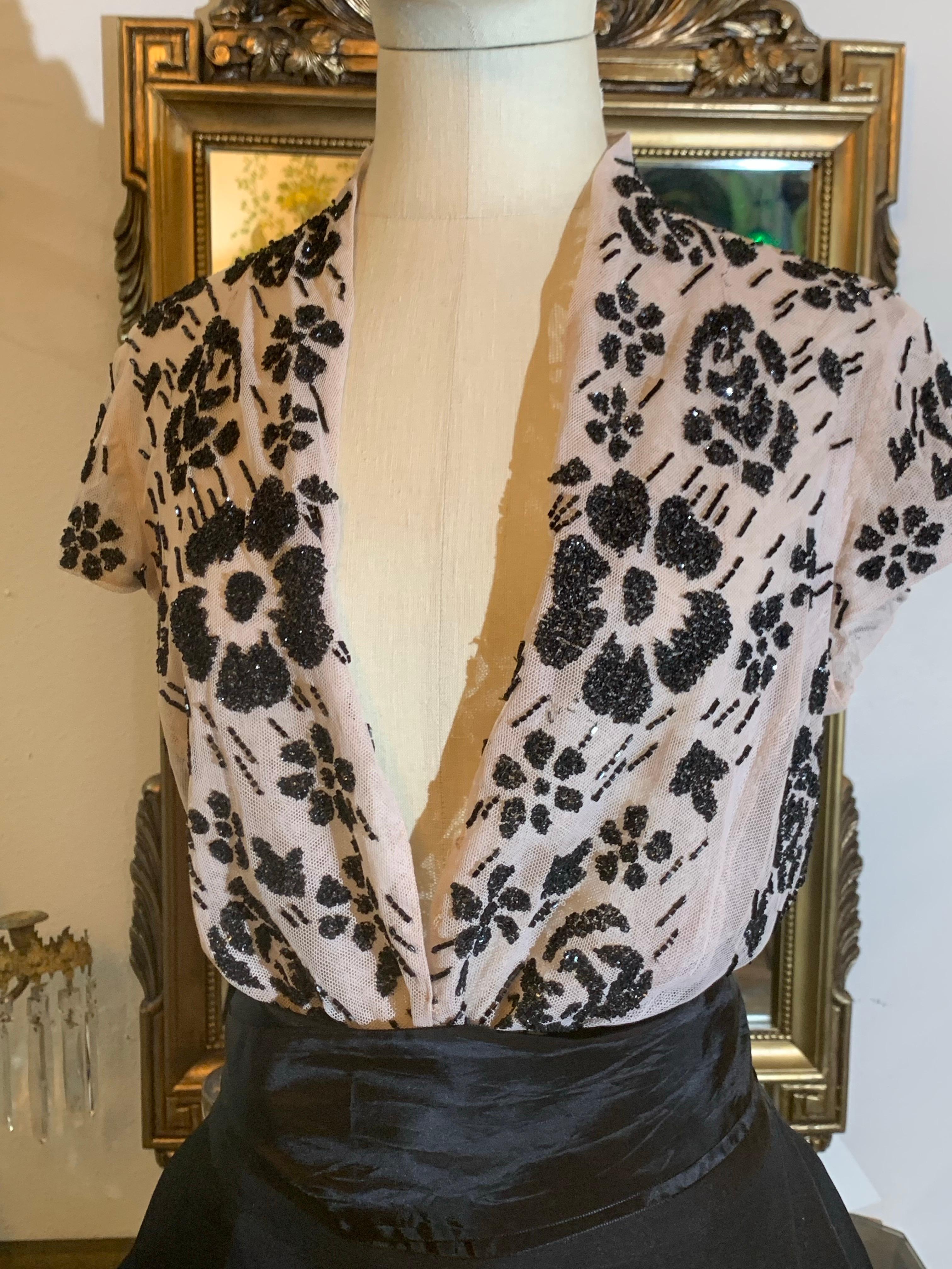 2000 Monique Lhuillier Conjunto de falda de baile con corpiño de seda negra, top de cuentas y fajín en venta 4