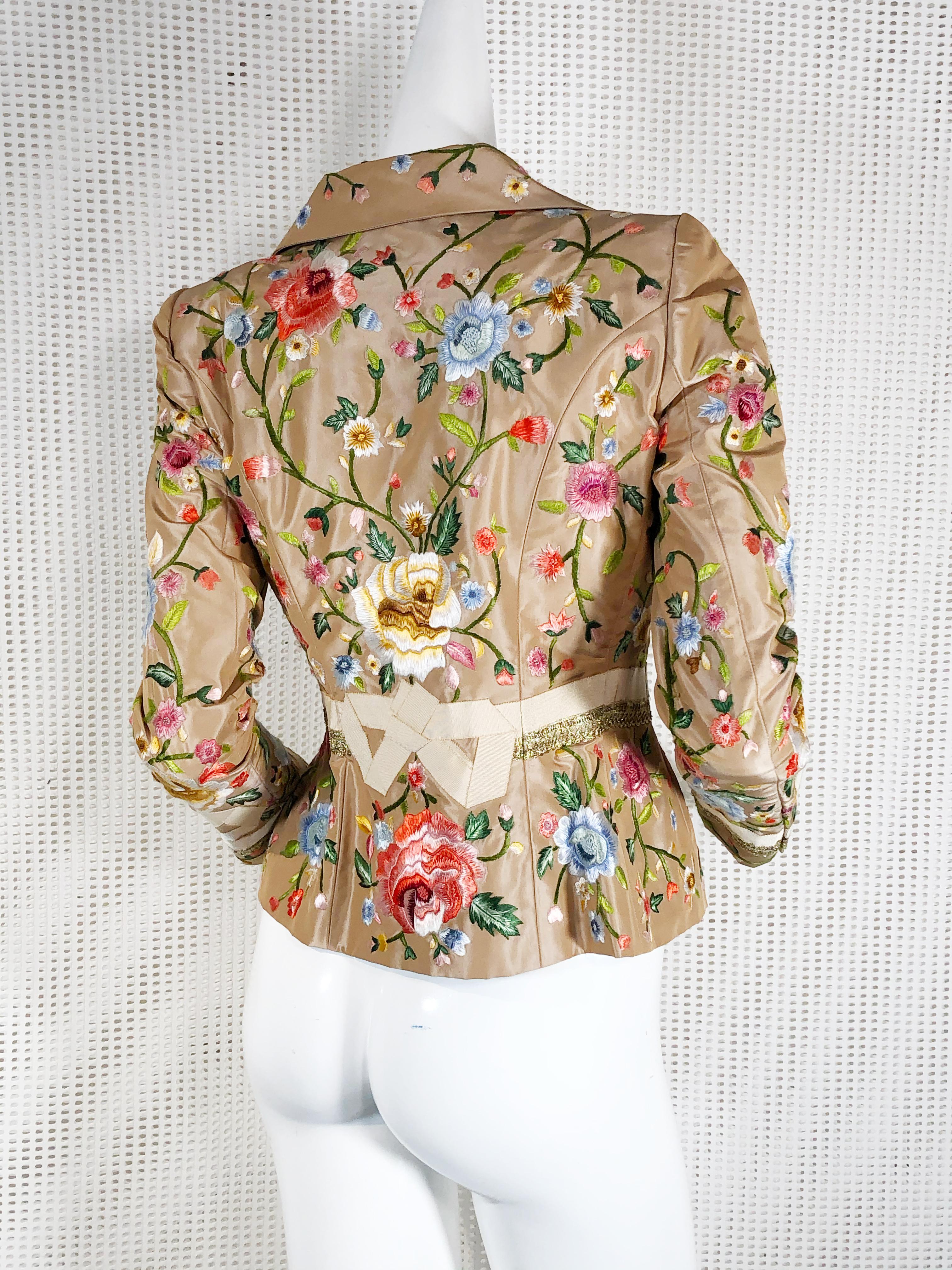2000 Oscar de la Renta Poly Chrome Floral Embroidered Taupe Silk Jacket Size 4  In Excellent Condition In Gresham, OR
