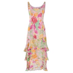 2000 Laufsteg dokumentiert Kenzo Florales Kleid aus Seidenkrepp mit Rüschensaum