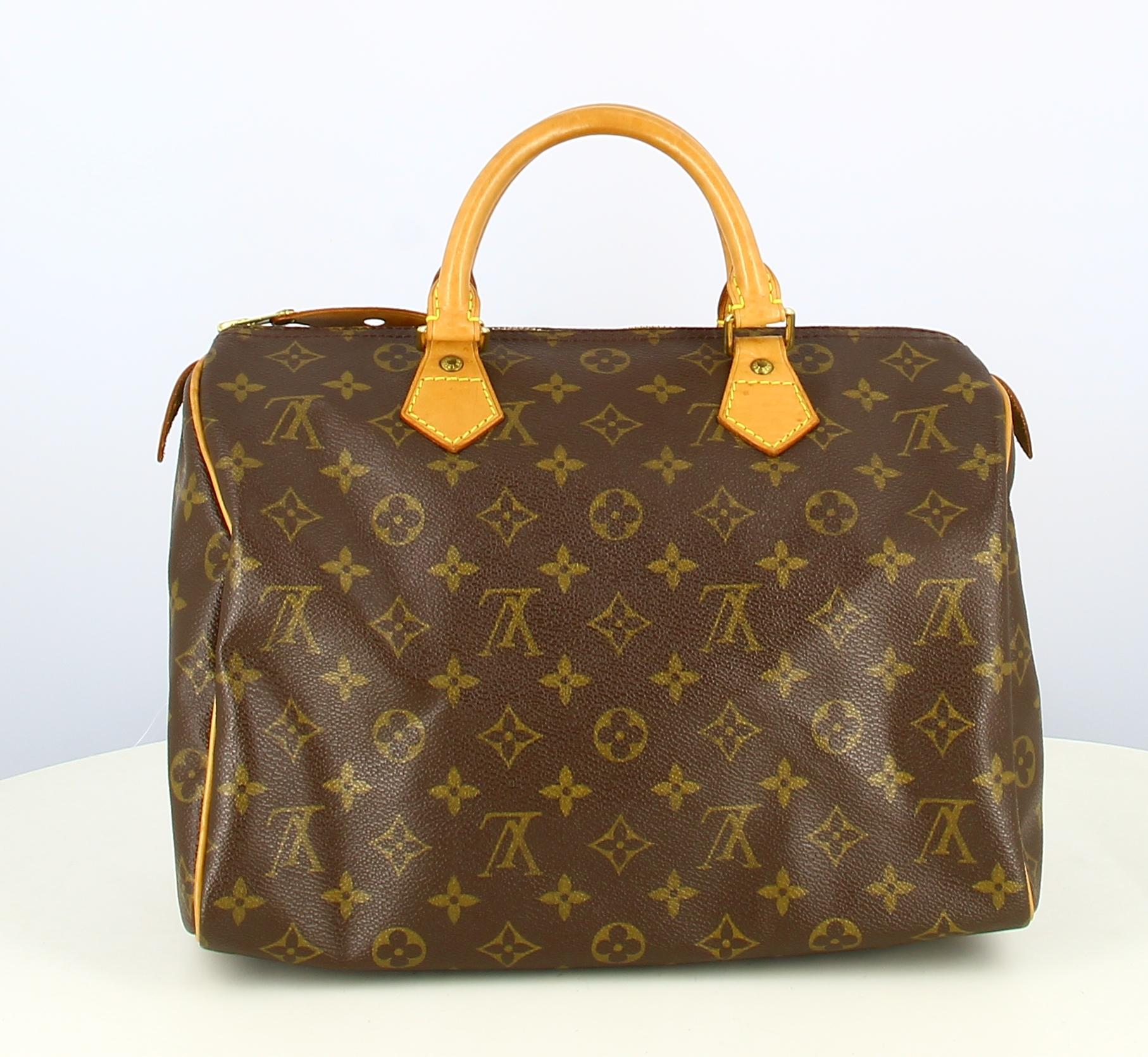 2000 Speedy Louis Vuitton Handbag Monogram Canvas 

- Very good condition. Slight traces of wear with time.
- Louis Vuitton Handbag 
- Speedy. Monogram canvas
- Small brown leather strap 
- Clasp: Golden zip