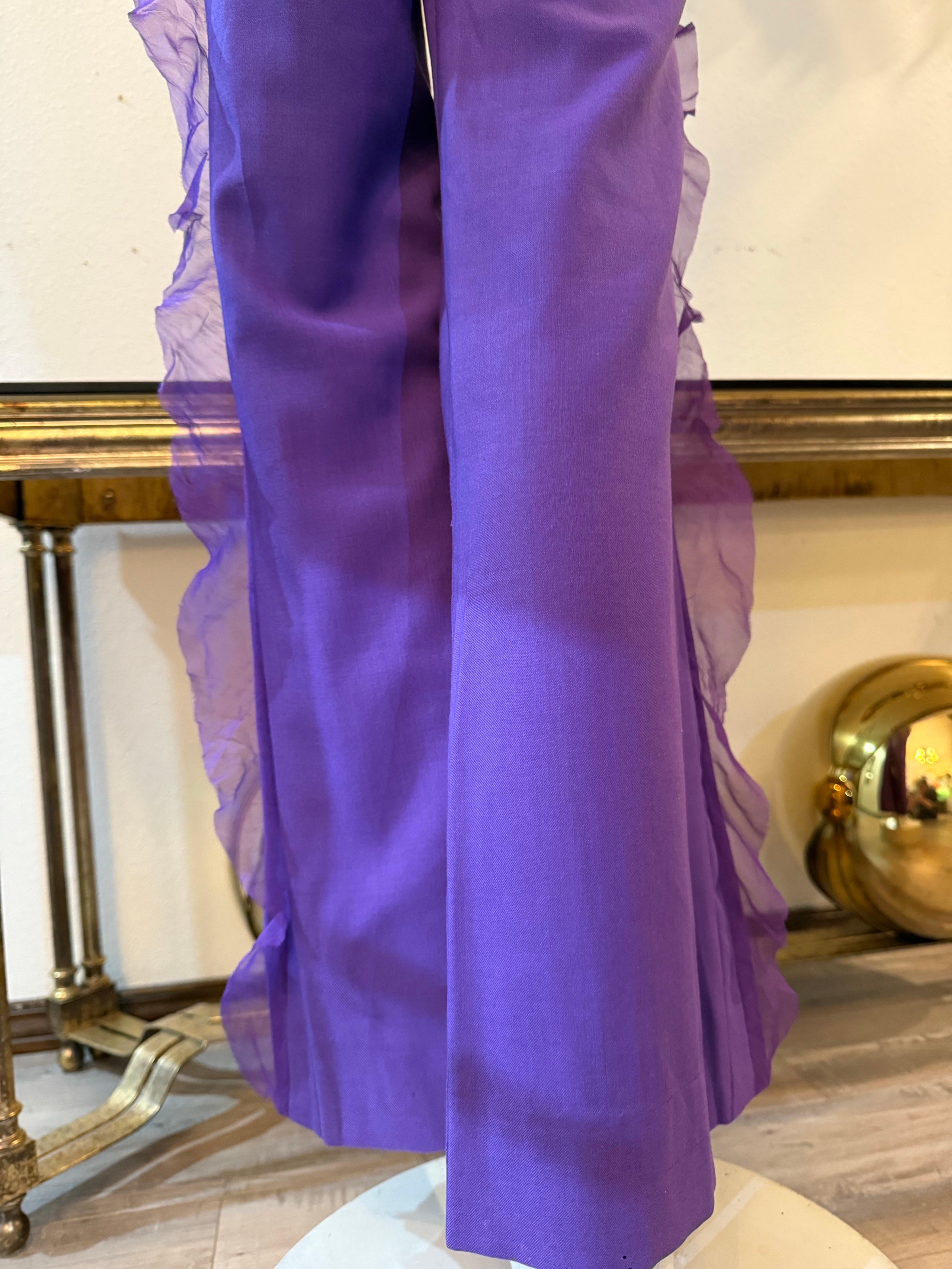 2000 Ungaro Vivid Purple Spring Weight Wool Gabardine Slacks w Chiffon Ruffles en vente 2