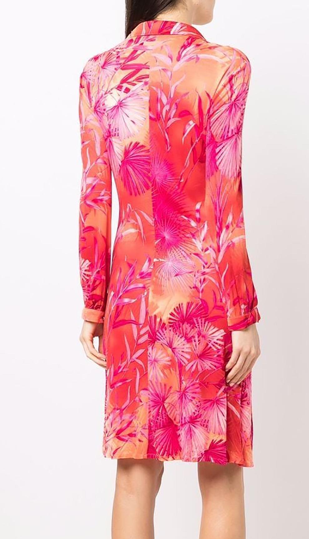 2000 Versace Rare and Iconic Pink Jungle Silk Dress  In Excellent Condition For Sale In Paris, FR