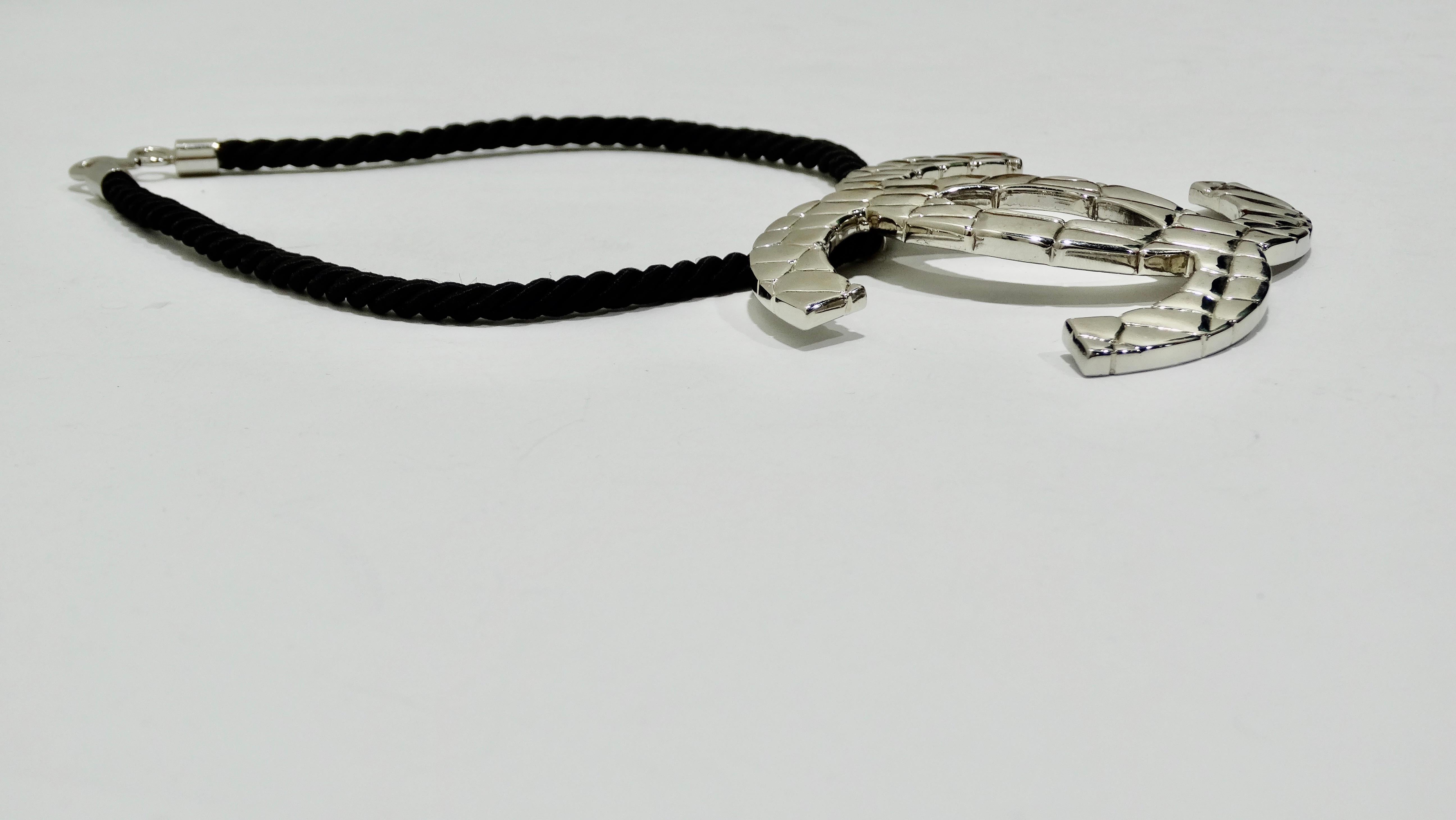 2000 Vintage Chanel Crocodile Print Oversized CC Pendant Collier Necklace In Excellent Condition In Scottsdale, AZ