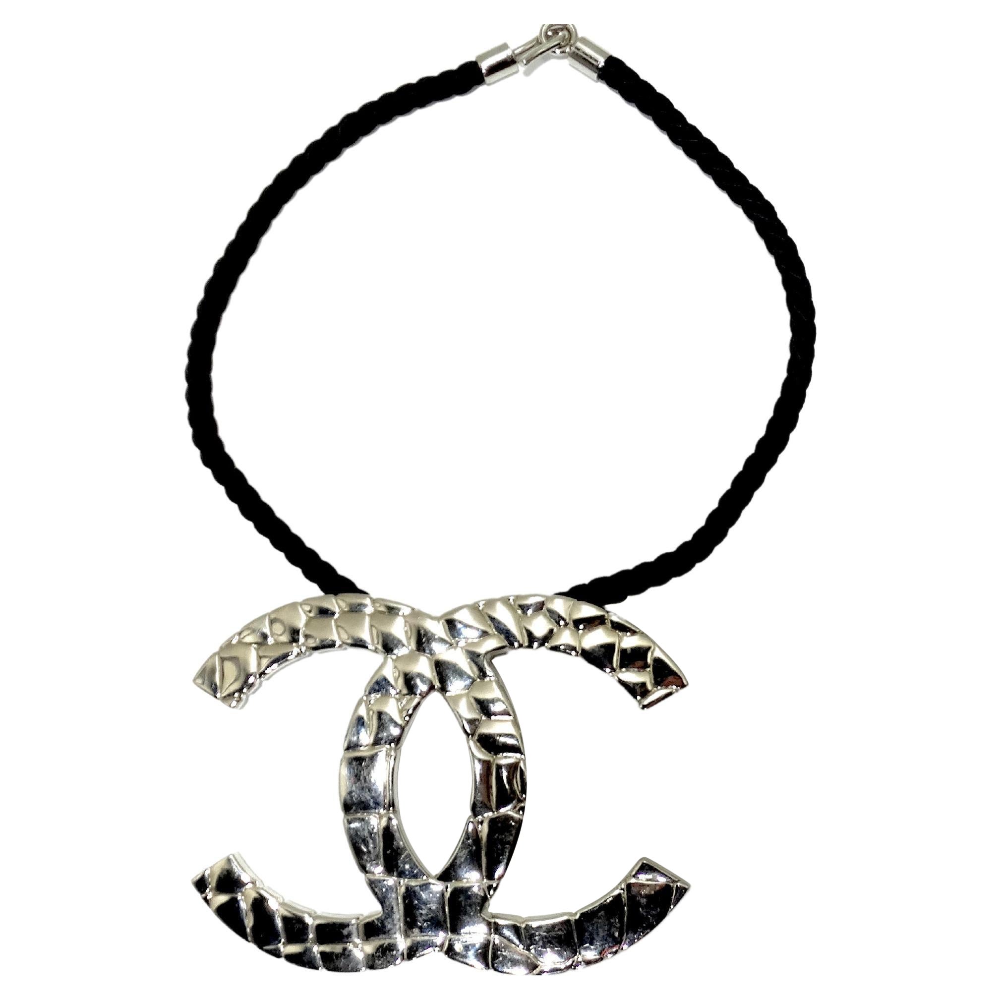 2000 Vintage Chanel Crocodile Print Oversized CC Pendant Collier Necklace