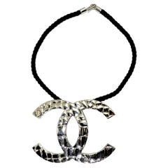 2000 Vintage Chanel Crocodile Print Oversized CC Pendant Collier Necklace