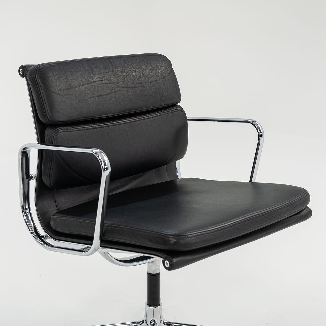 2000 Sedie Soft Pad Management di Vitra in pelle con base in corno Modello EA208 in vendita 4
