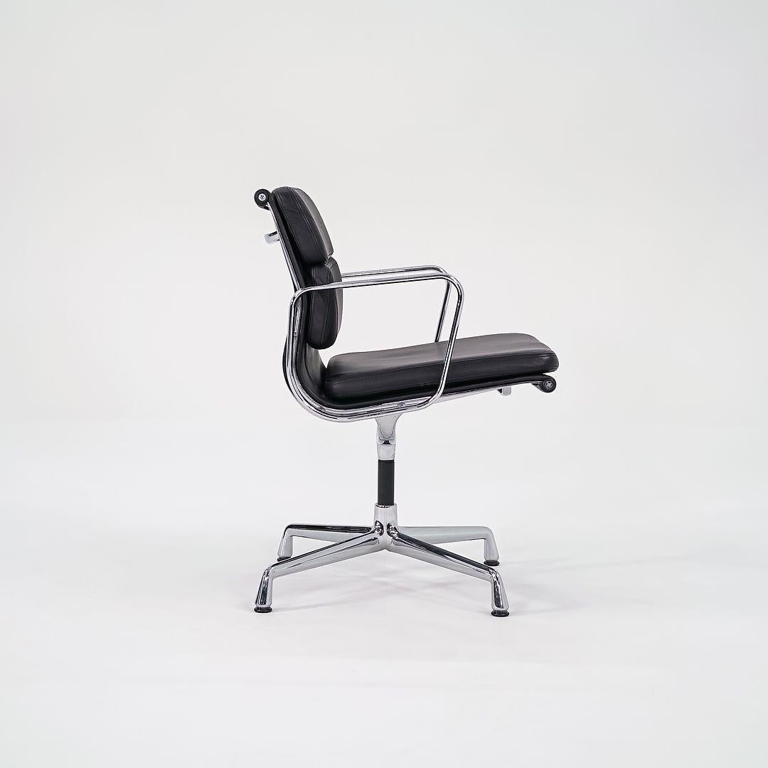 Tedesco 2000 Sedie Soft Pad Management di Vitra in pelle con base in corno Modello EA208 in vendita
