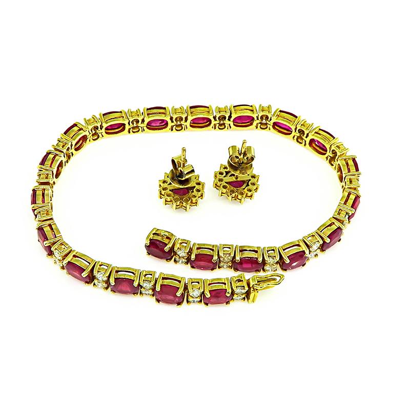 20.00ct Ruby 2.50ct Diamond Bracelet and Earrings Set In Good Condition For Sale In New York, NY