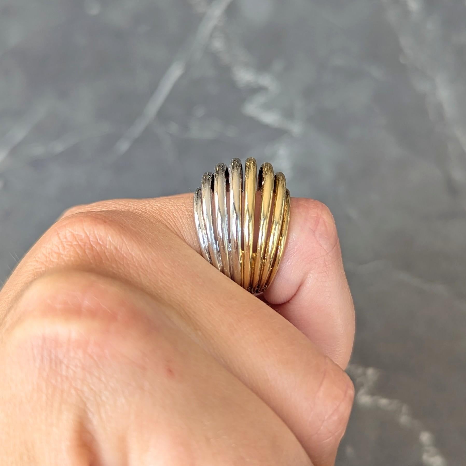 Anello a cupola a filo vintage in oro giallo e bianco a due tonalità, anni 2000, 18 carati in vendita 7